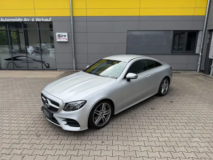 Mercedes-Benz E 200 /COUPE/AMG LINE/BURMESTER/DIGITALTACHO/LED