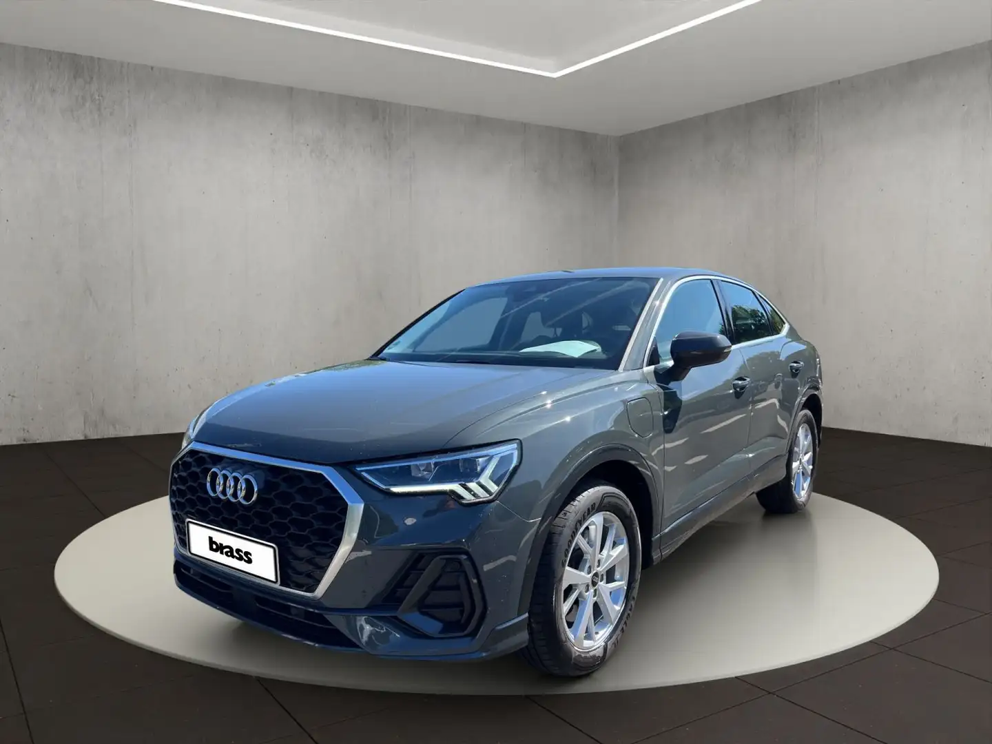 Audi Q3 45 TFSIe Grau - 1