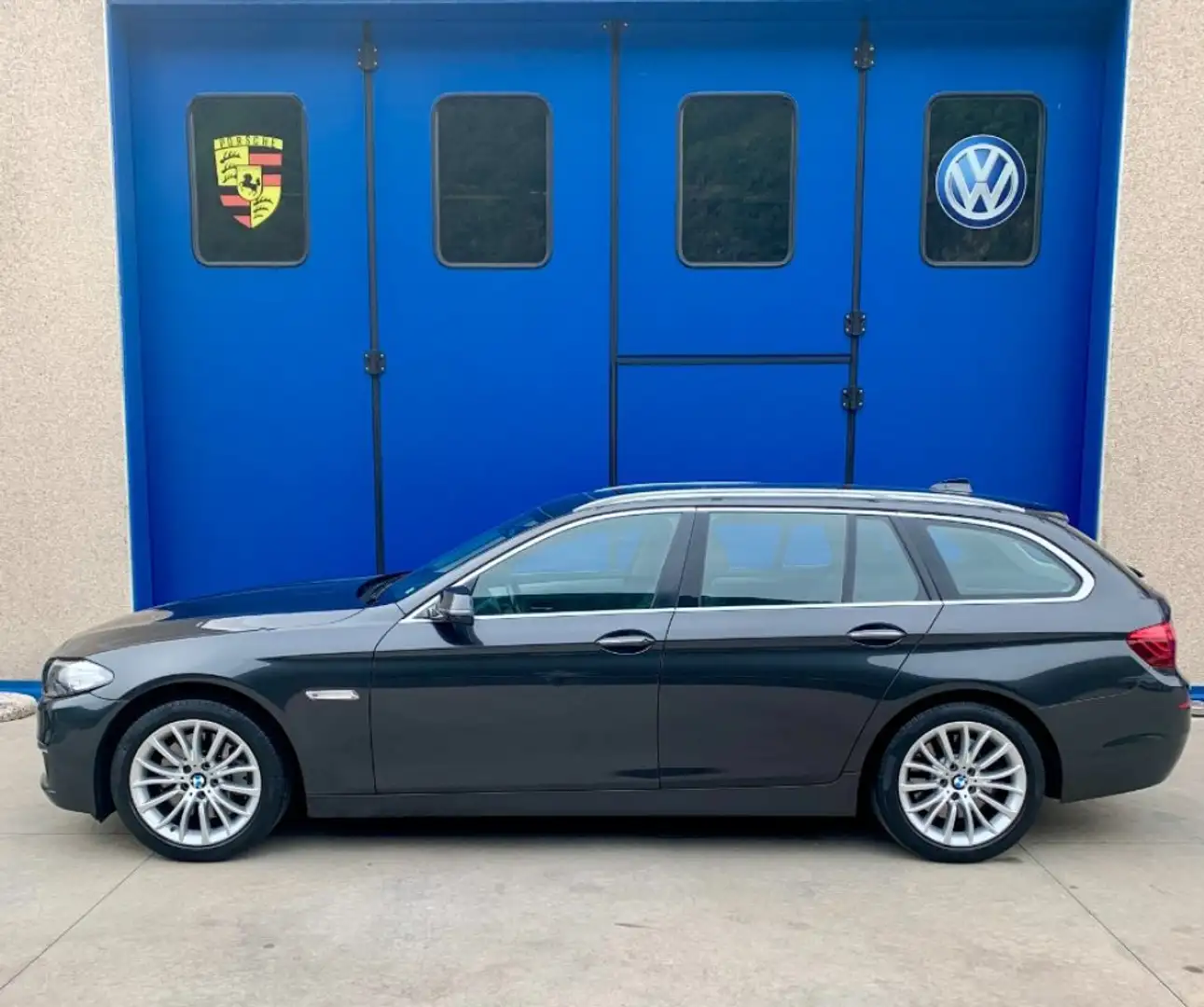 BMW 530 d xDrive Touring Luxury TETTO PANORAMICO Gris - 2