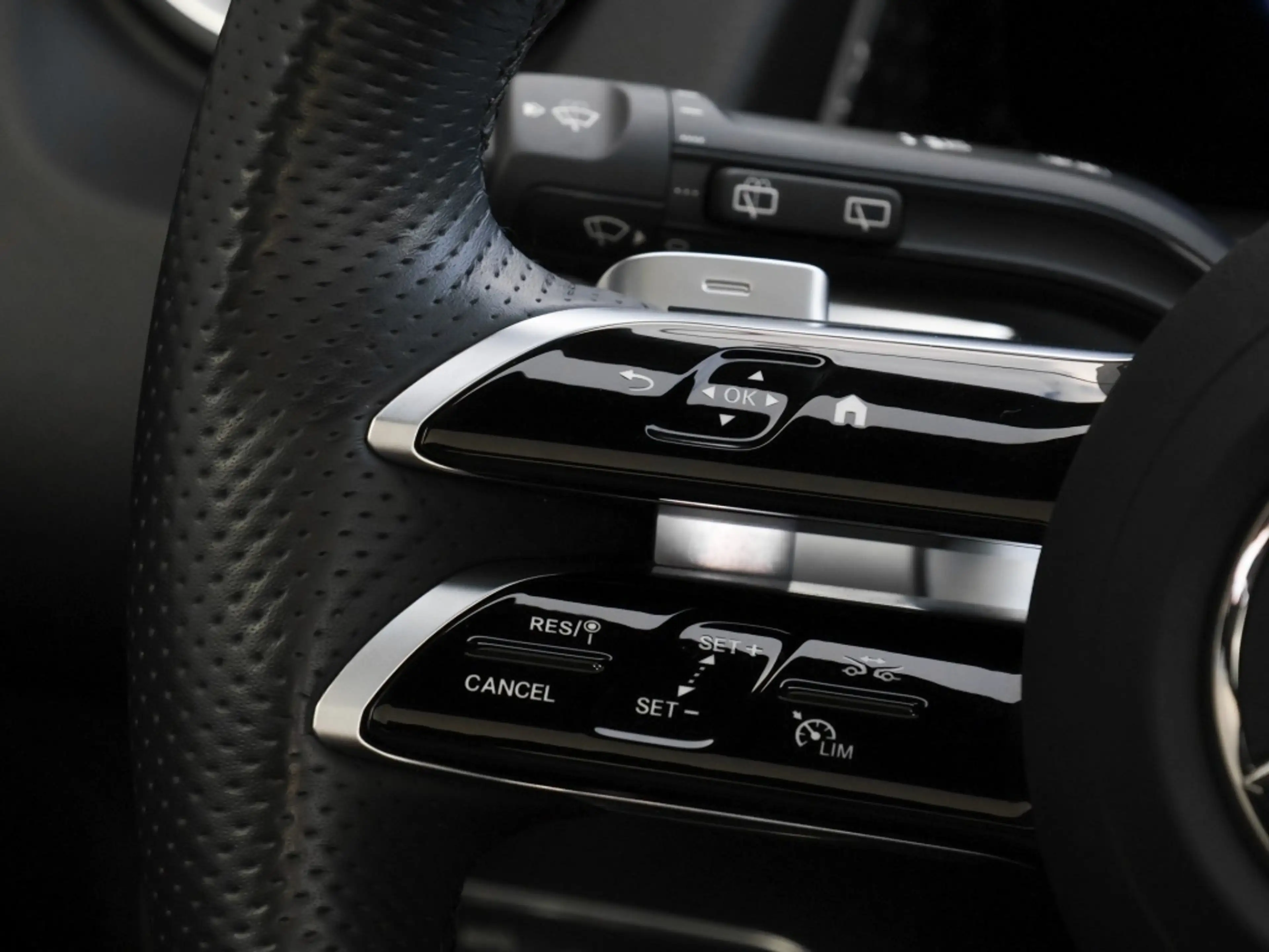 Mercedes-Benz EQB 250 + Electr-Art/Pano/7.Sitzer/Distr/Keyl/Amb — photo 12