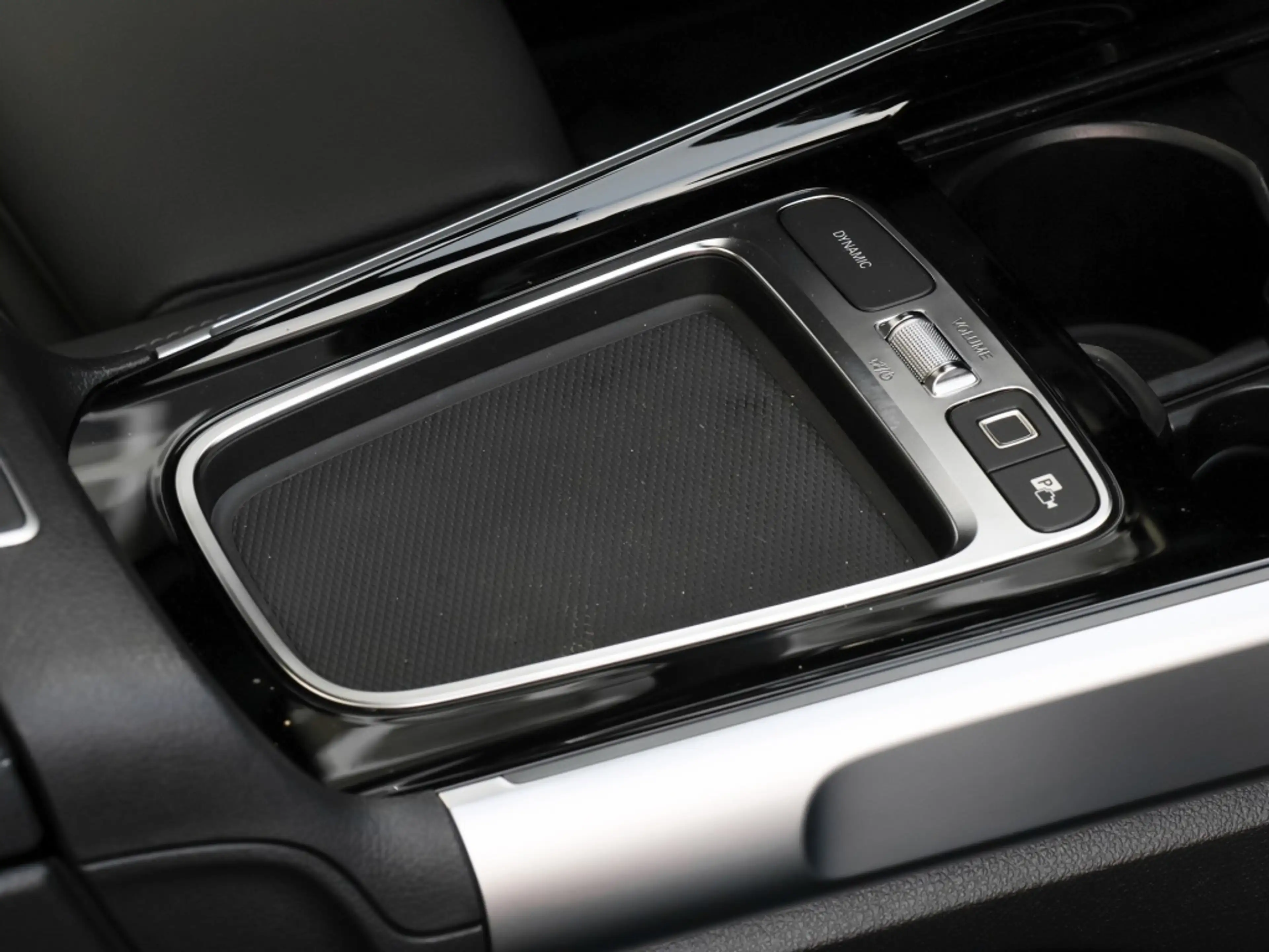 Mercedes-Benz EQB 250 + Electr-Art/Pano/7.Sitzer/Distr/Keyl/Amb — photo 8
