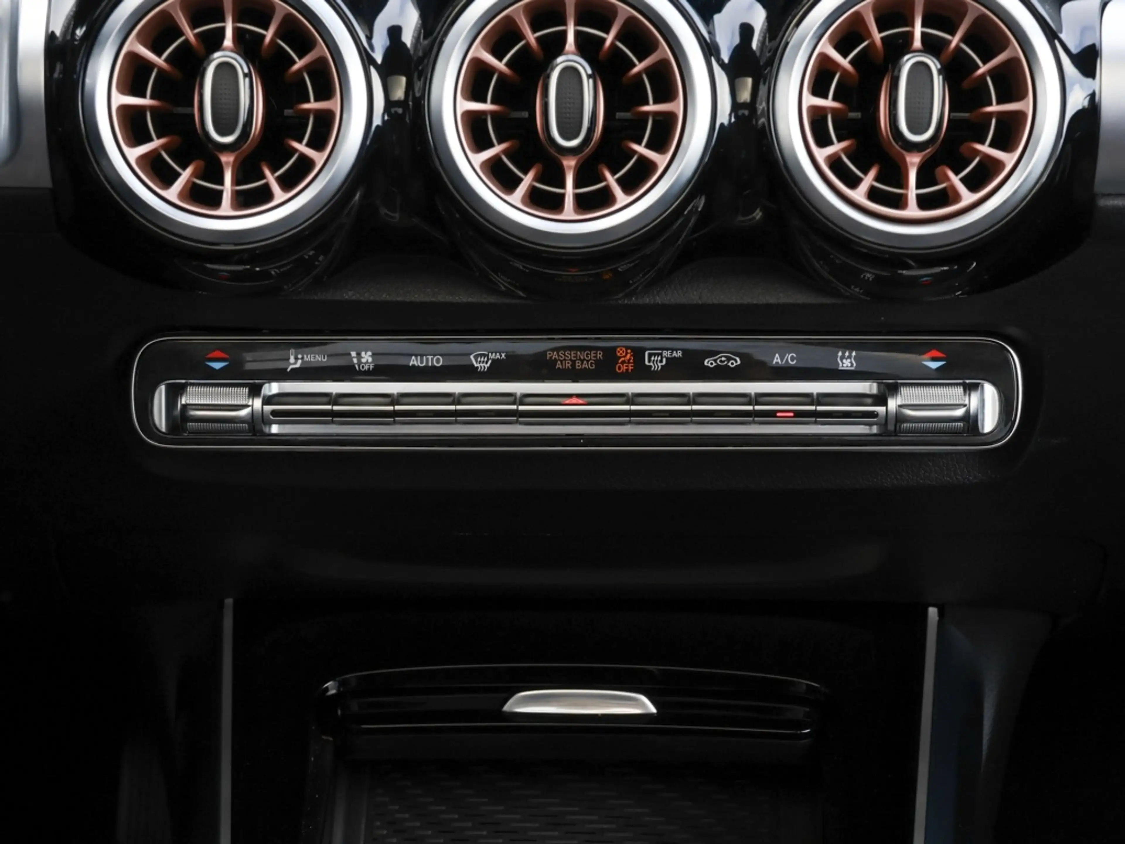 Mercedes-Benz EQB 250 + Electr-Art/Pano/7.Sitzer/Distr/Keyl/Amb — photo 11