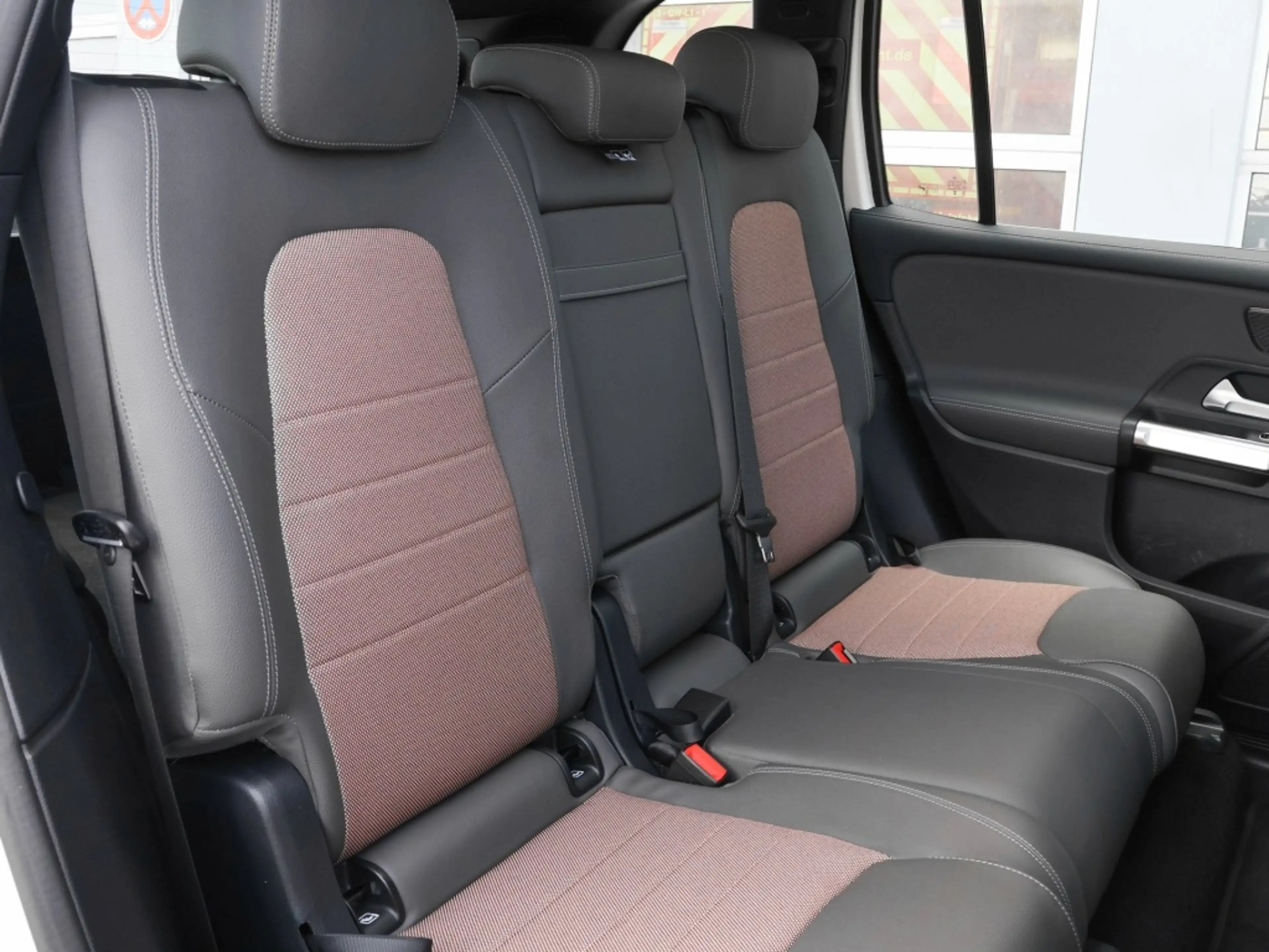 Mercedes-Benz EQB 250 + Electr-Art/Pano/7.Sitzer/Distr/Keyl/Amb — photo 5