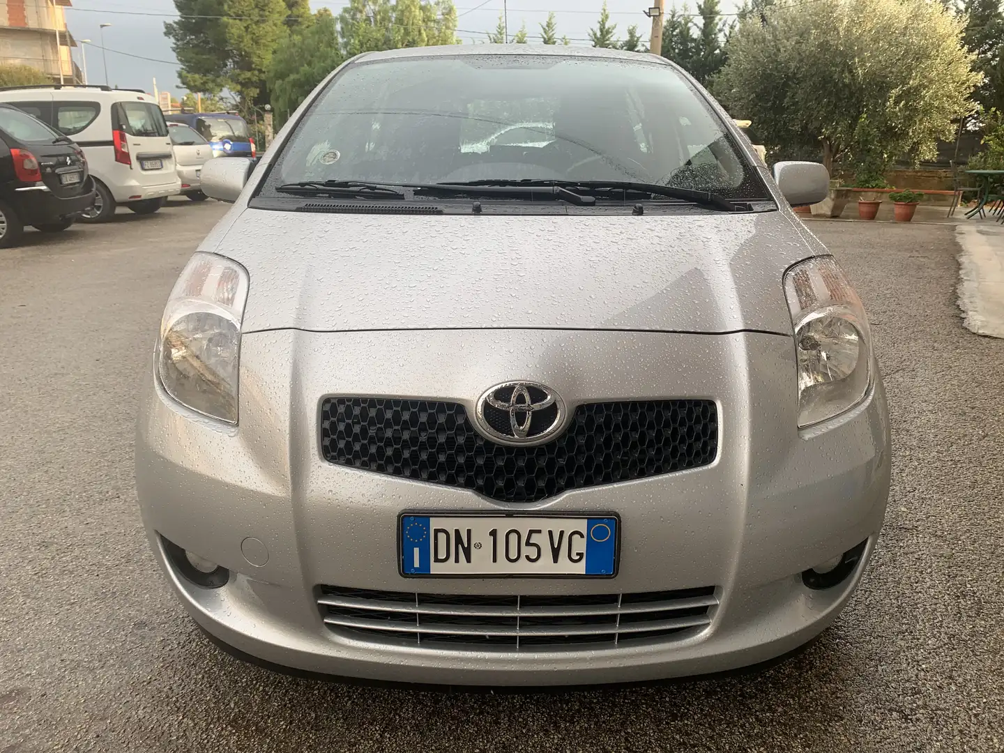 Toyota Yaris 5p 1.4 d-4d Sol - 2