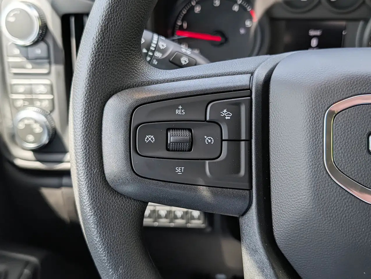 GMC Sierra 3500HD снимка GMC Sierra 3500HD