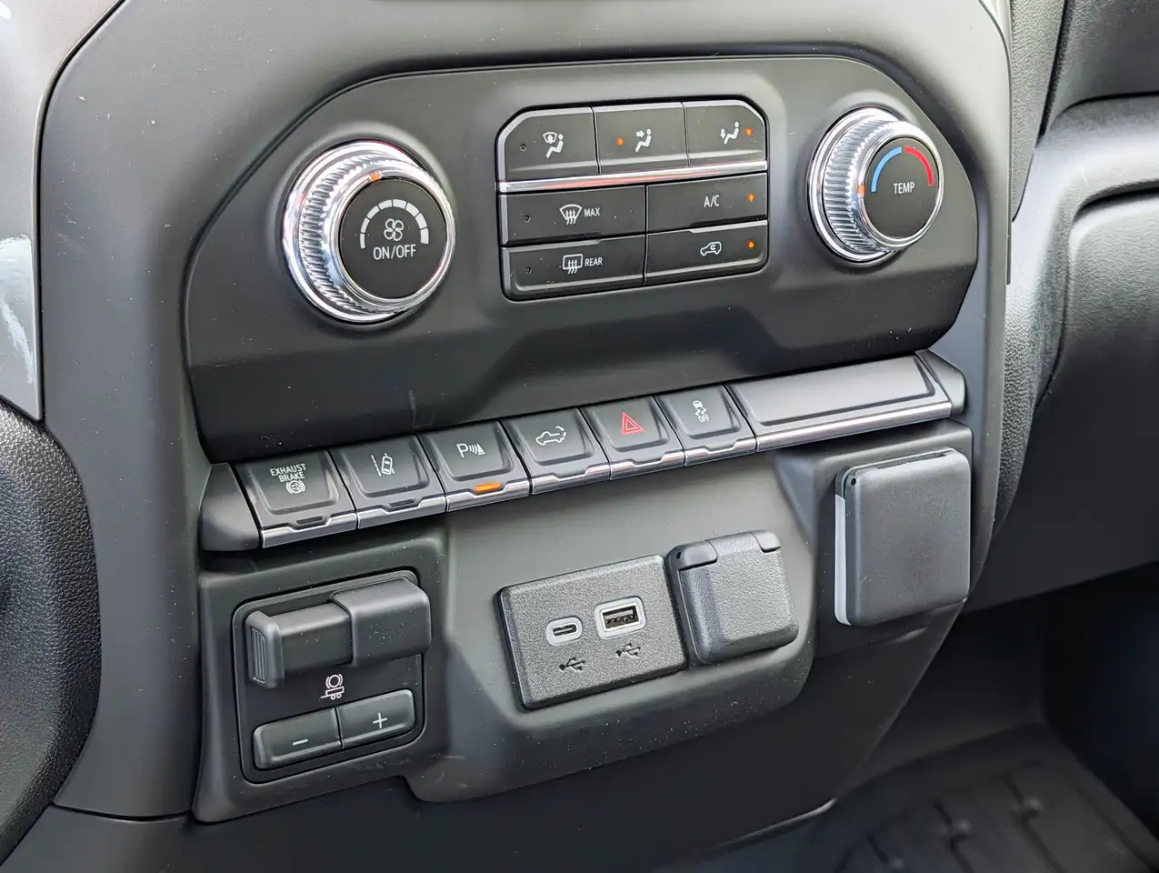 GMC Sierra 3500HD снимка GMC Sierra 3500HD