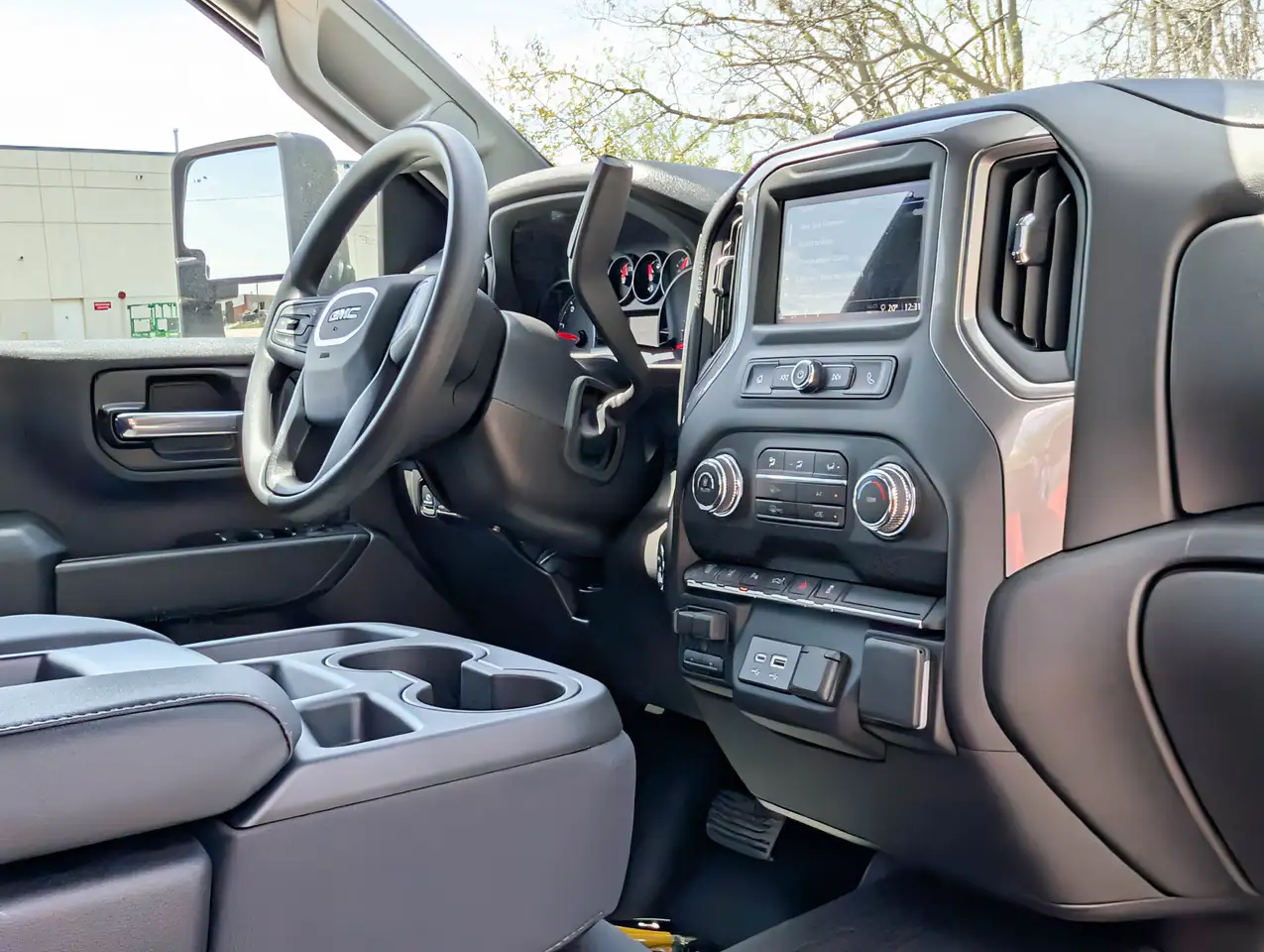 GMC Sierra 3500HD снимка GMC Sierra 3500HD