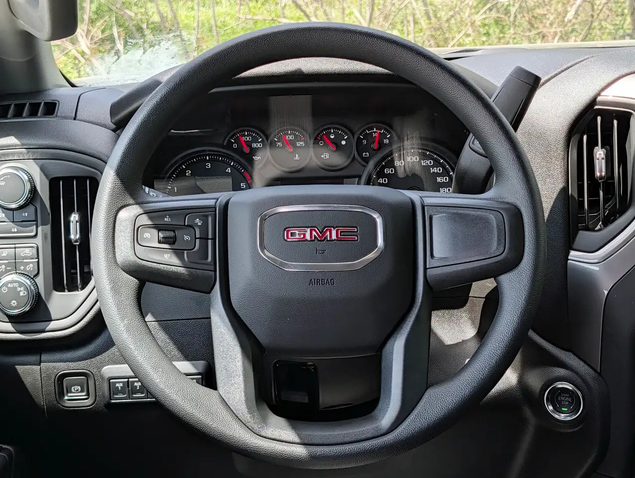GMC Sierra 3500HD снимка GMC Sierra 3500HD