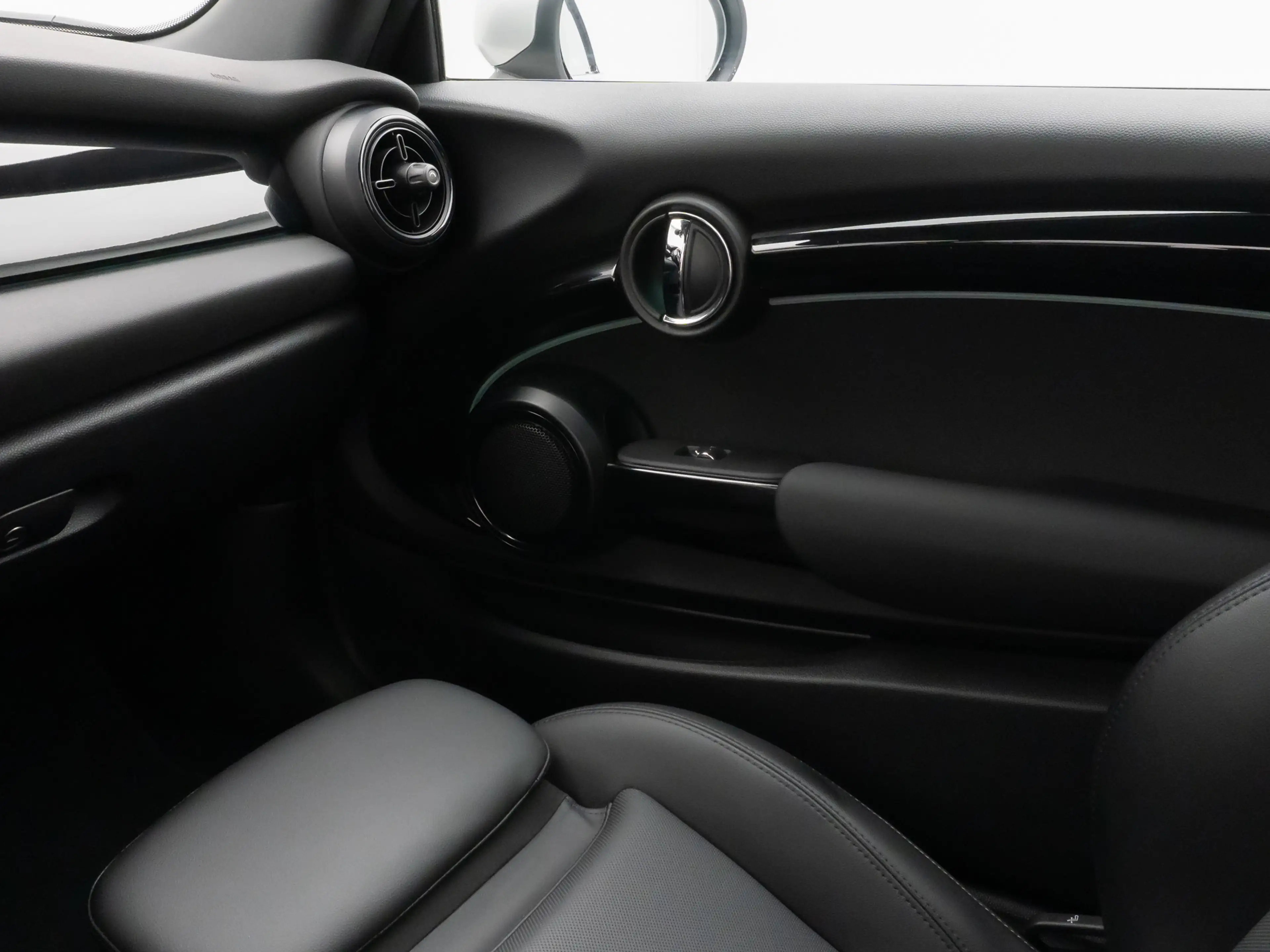 MINI One Cabrio Classic Trim Kamera DAB Sport Komfort — photo 28