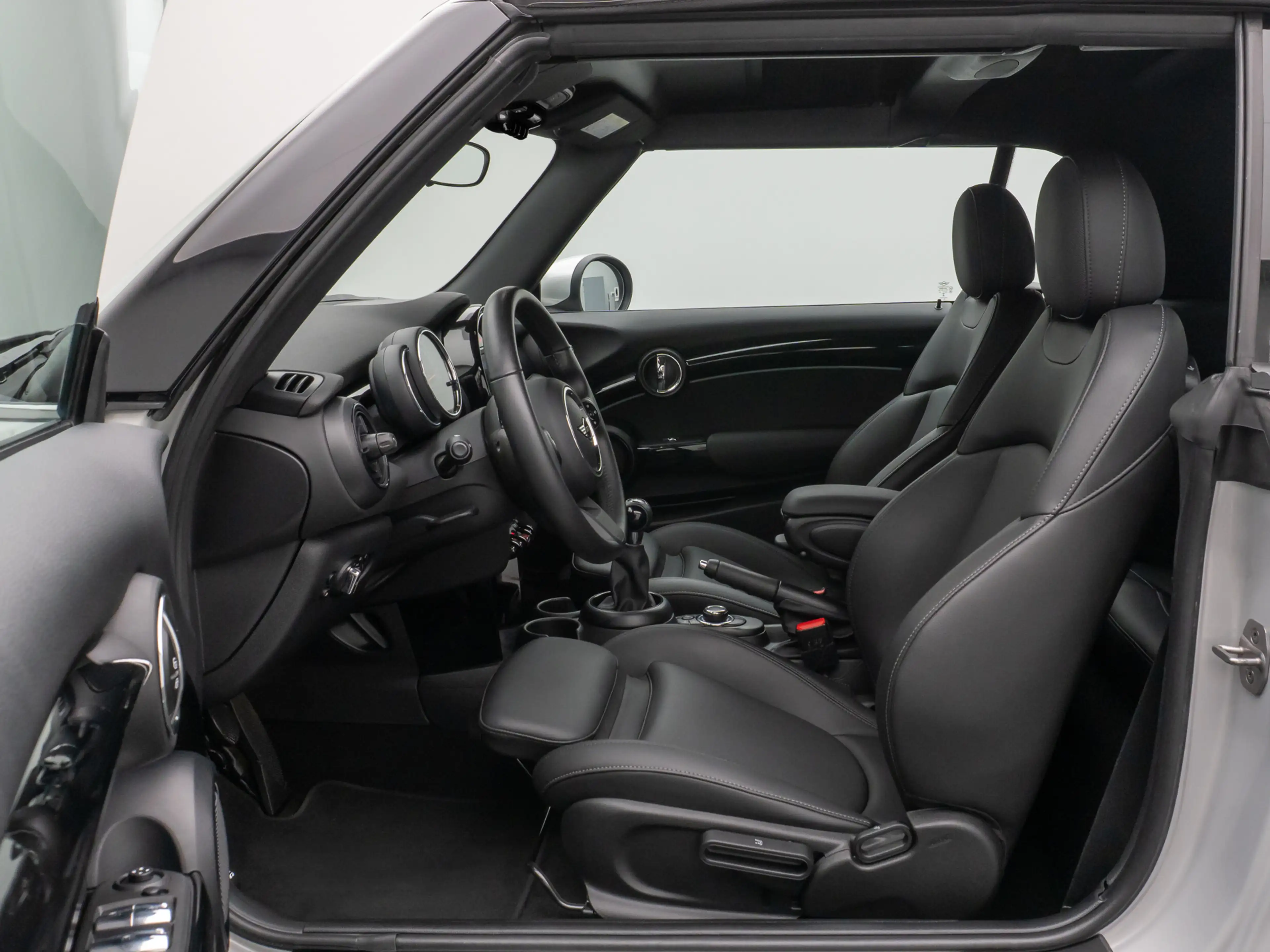 MINI One Cabrio Classic Trim Kamera DAB Sport Komfort — photo 19