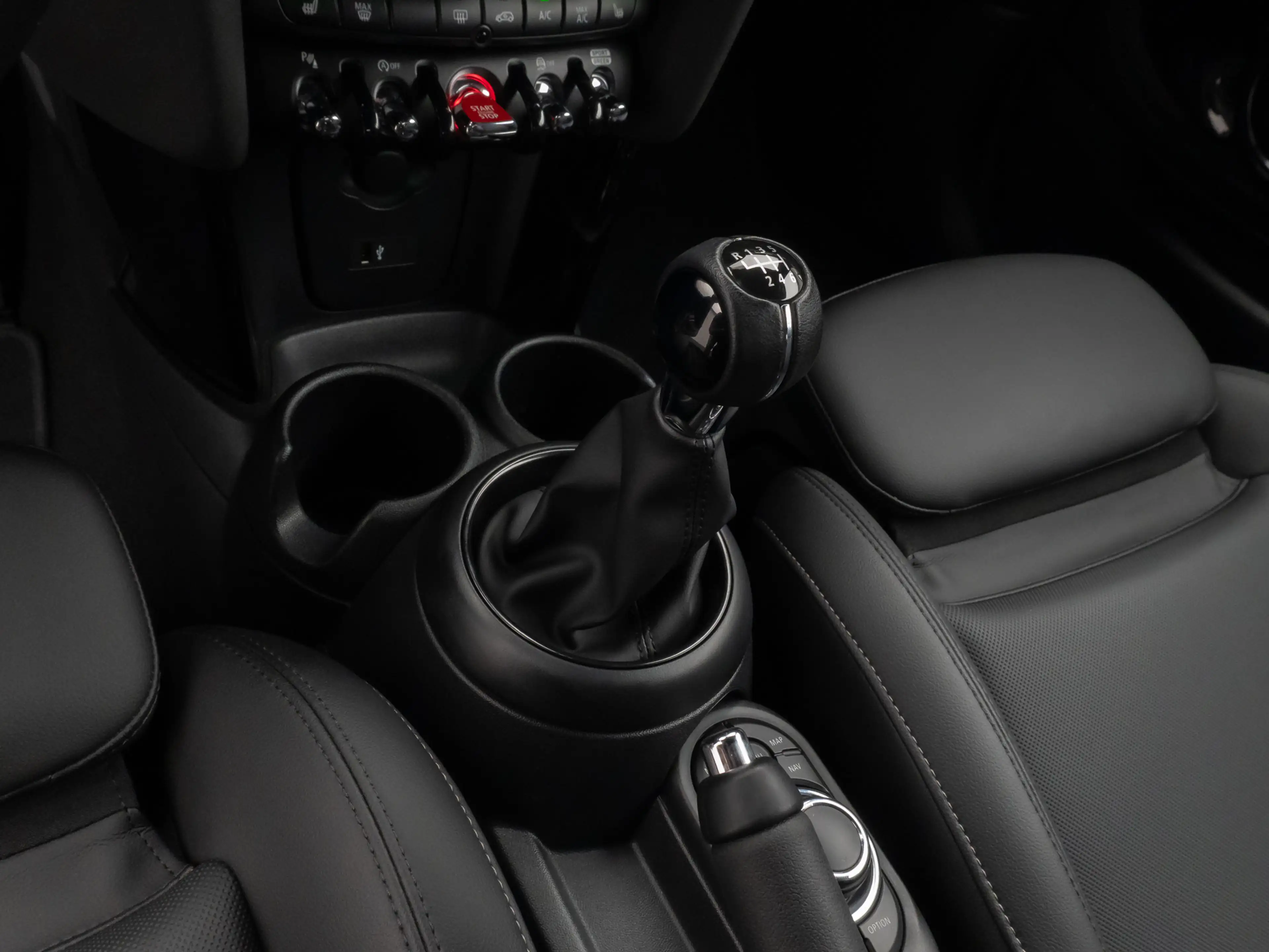 MINI One Cabrio Classic Trim Kamera DAB Sport Komfort — photo 22