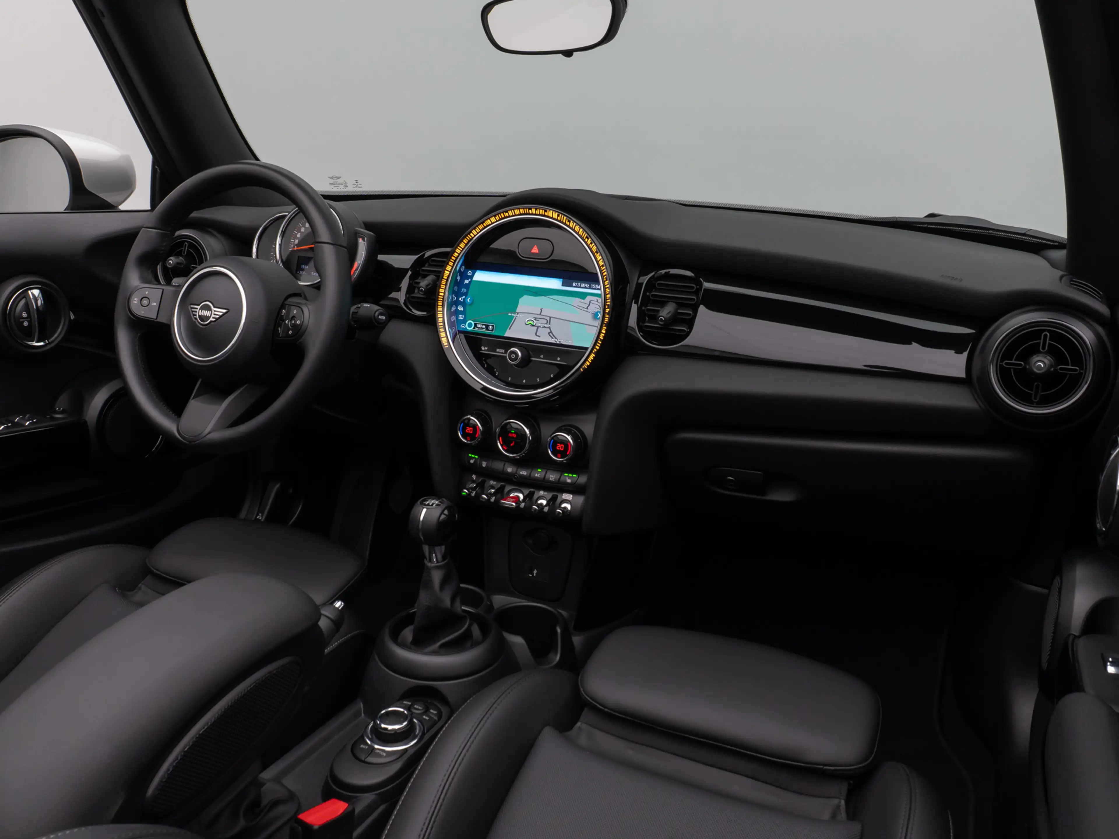 MINI One Cabrio Classic Trim Kamera DAB Sport Komfort — photo 34