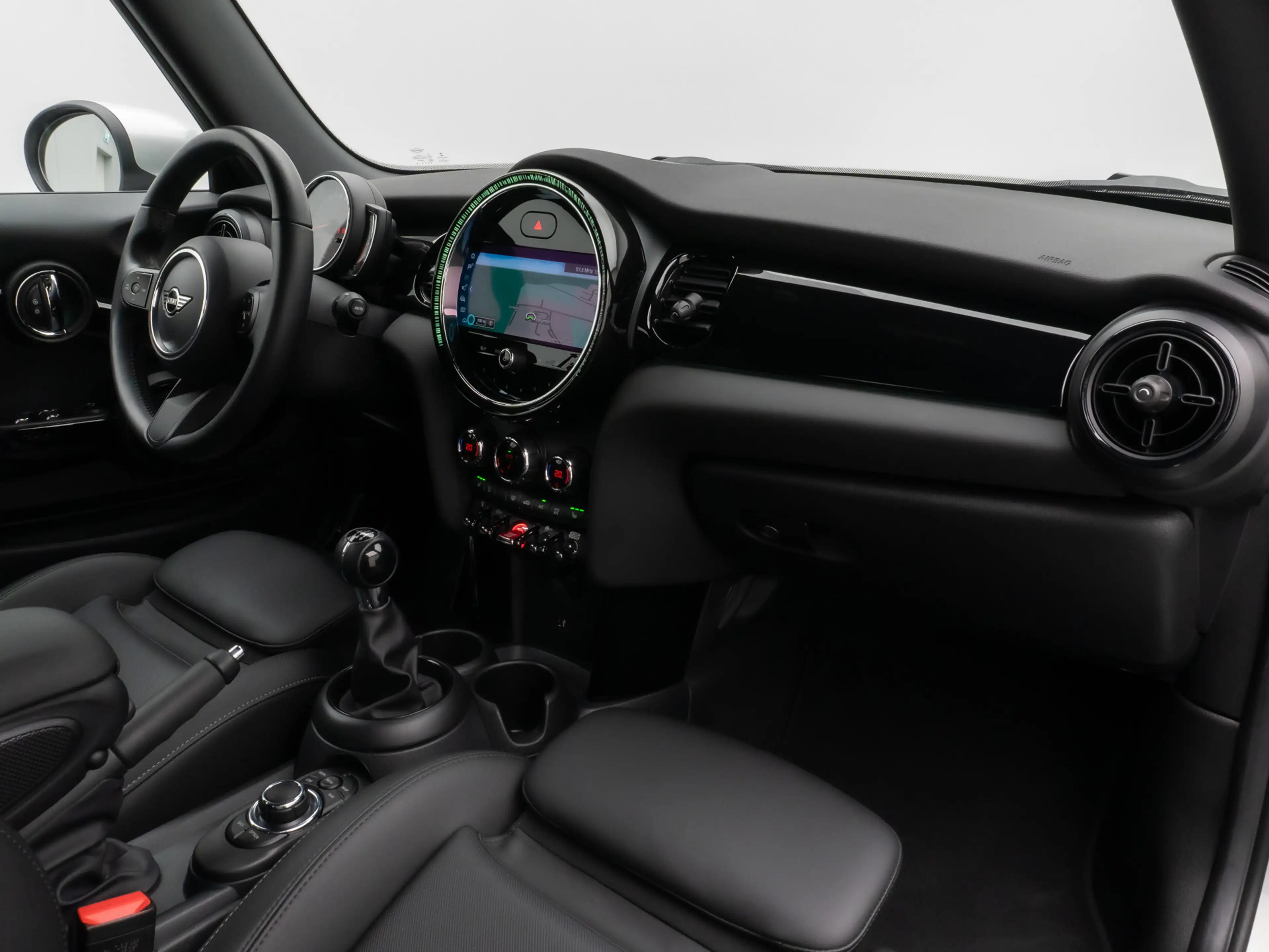 MINI One Cabrio Classic Trim Kamera DAB Sport Komfort — photo 23