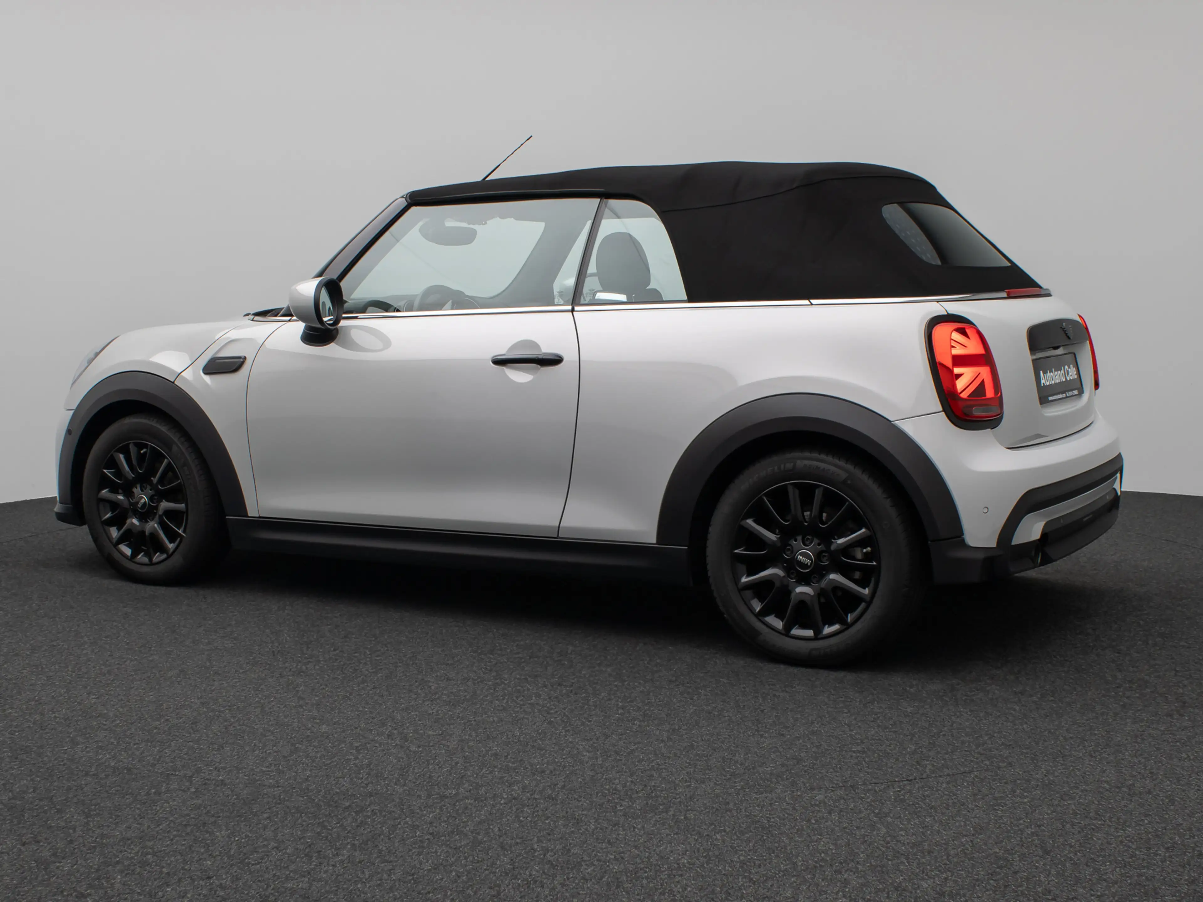 MINI One Cabrio Classic Trim Kamera DAB Sport Komfort — photo 10
