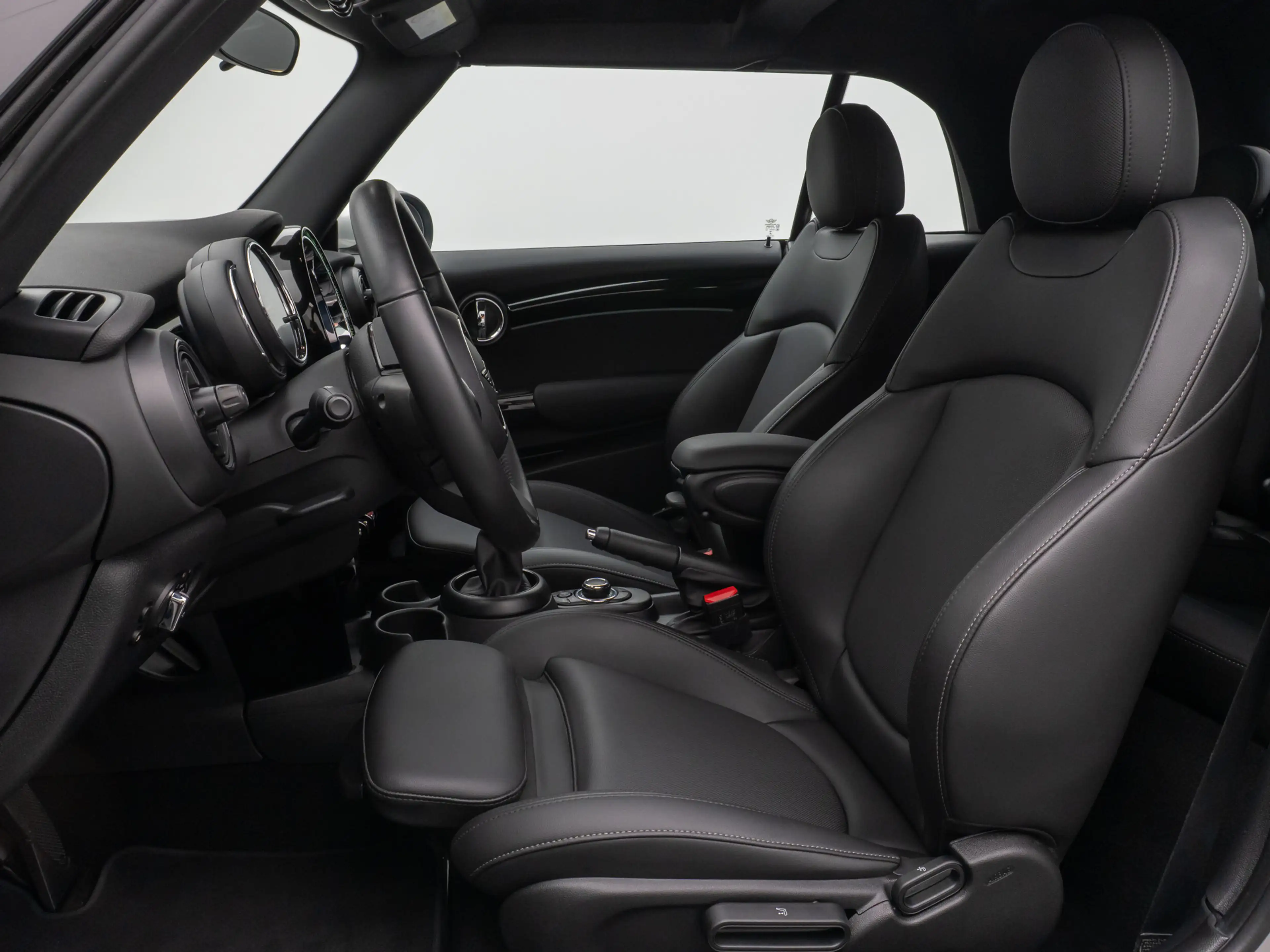 MINI One Cabrio Classic Trim Kamera DAB Sport Komfort — photo 29