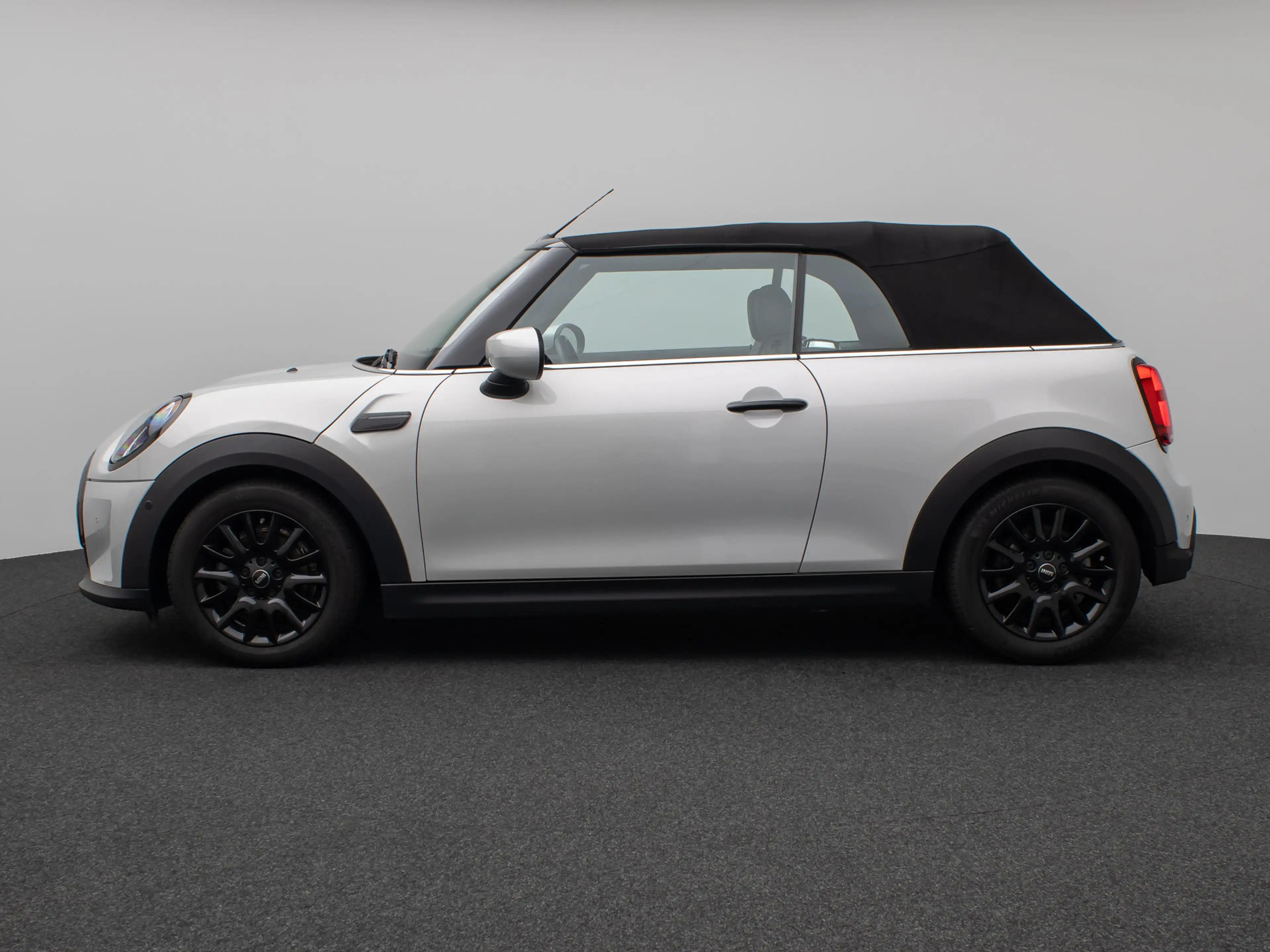 MINI One Cabrio Classic Trim Kamera DAB Sport Komfort — photo 11