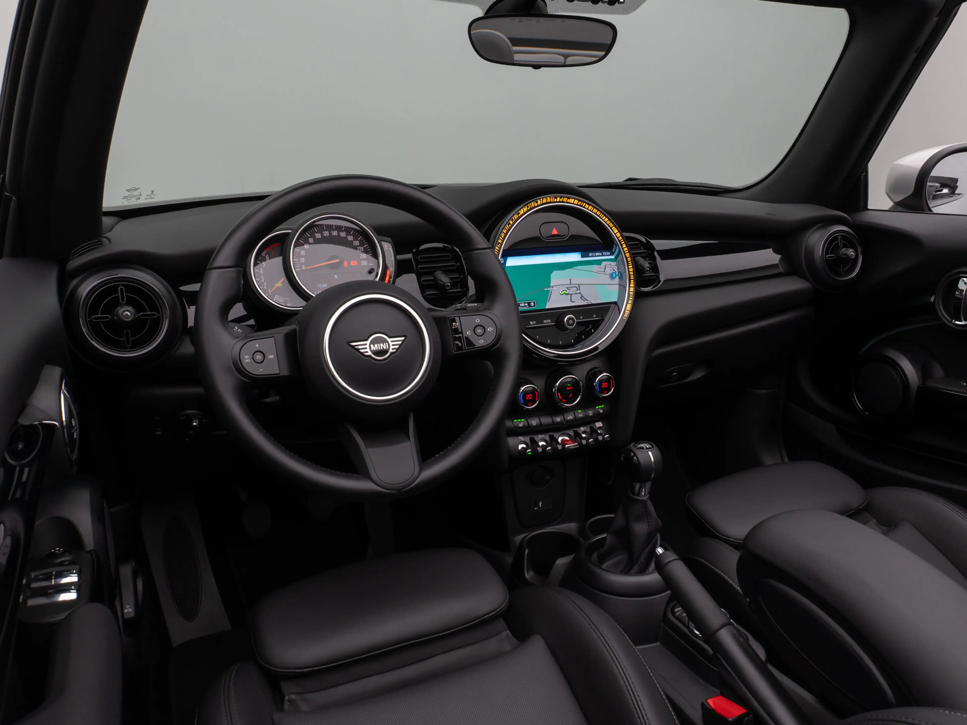 MINI One Cabrio Classic Trim Kamera DAB Sport Komfort — photo 32