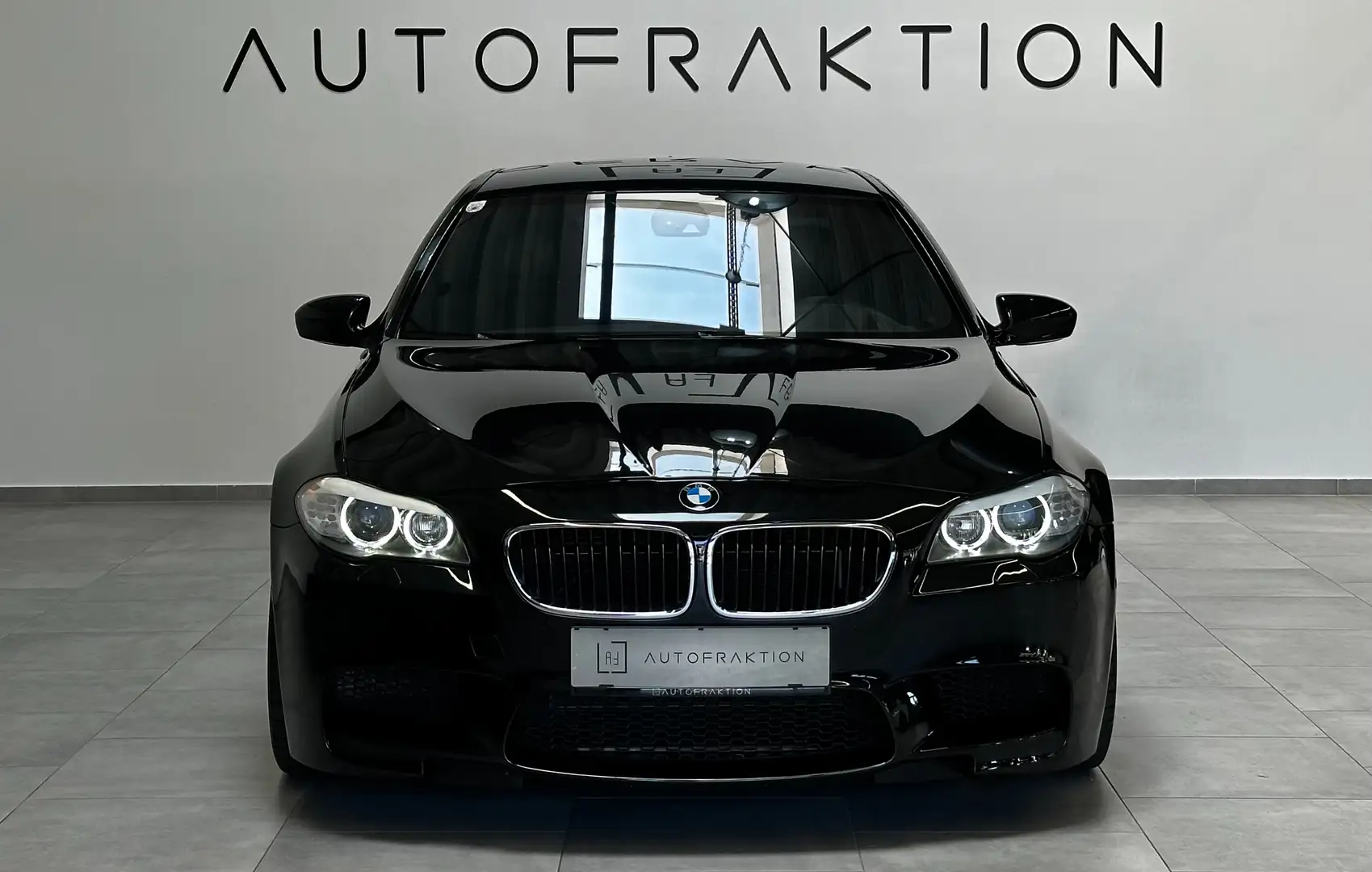BMW M5 F10 Schwarz - 2