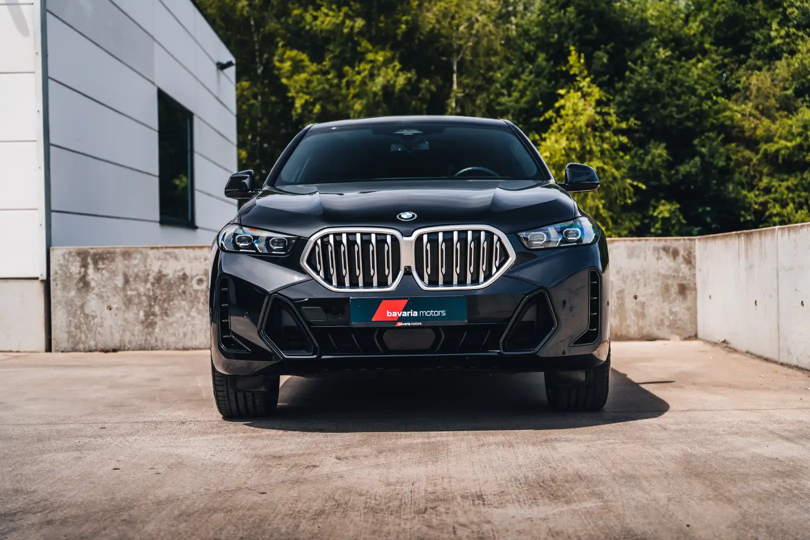 BMW X6 M / xDrive / Pano / Adaptive Noir - 2