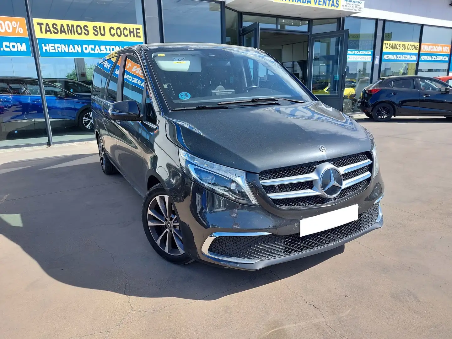 Mercedes-Benz V 220 d Avantgarde Largo siva - 1