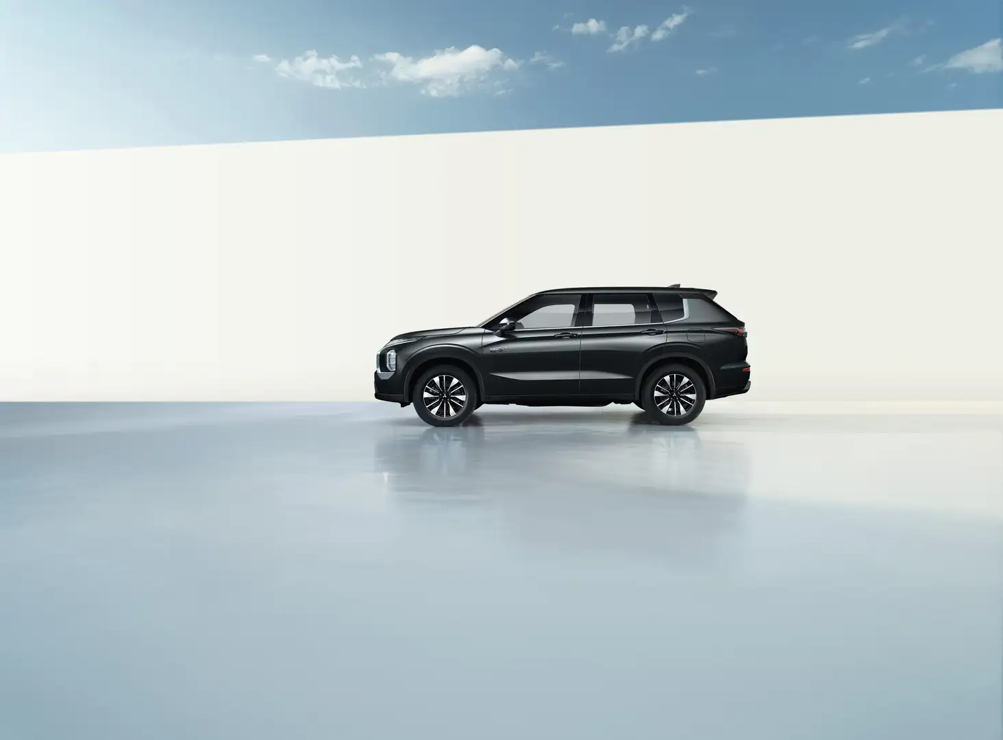 Mitsubishi Outlander Plug-in-Hybrid 2.4 BASIS incl.Überführung Weiß - 1