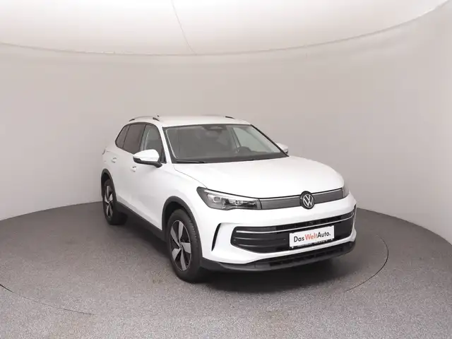 Volkswagen Tiguan view 2