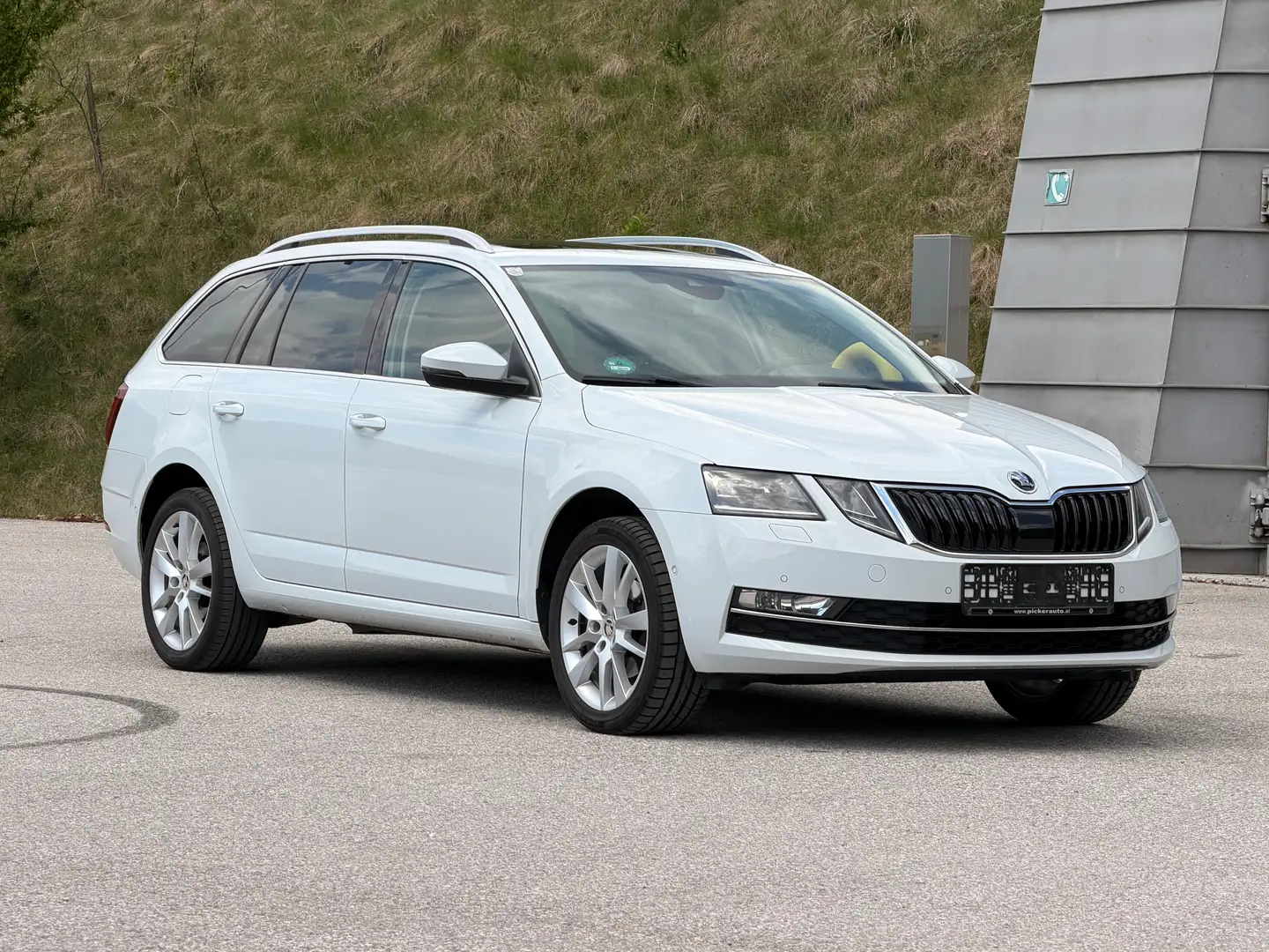 Skoda Octavia 2,0 TDI Style Limited 4x4 / PanoDach / AHK ... Weiß - 2