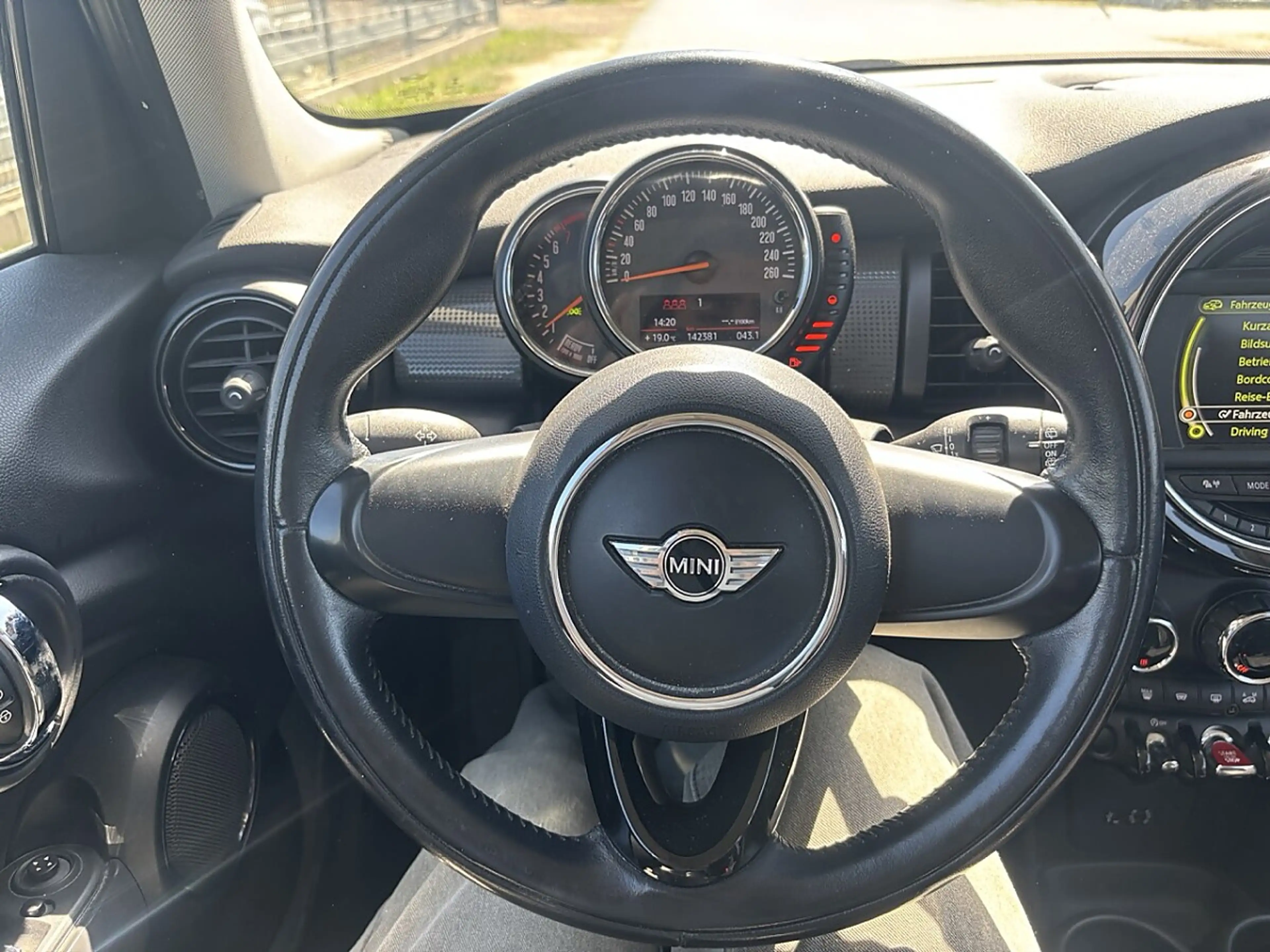 MINI One MINI One — photo 9