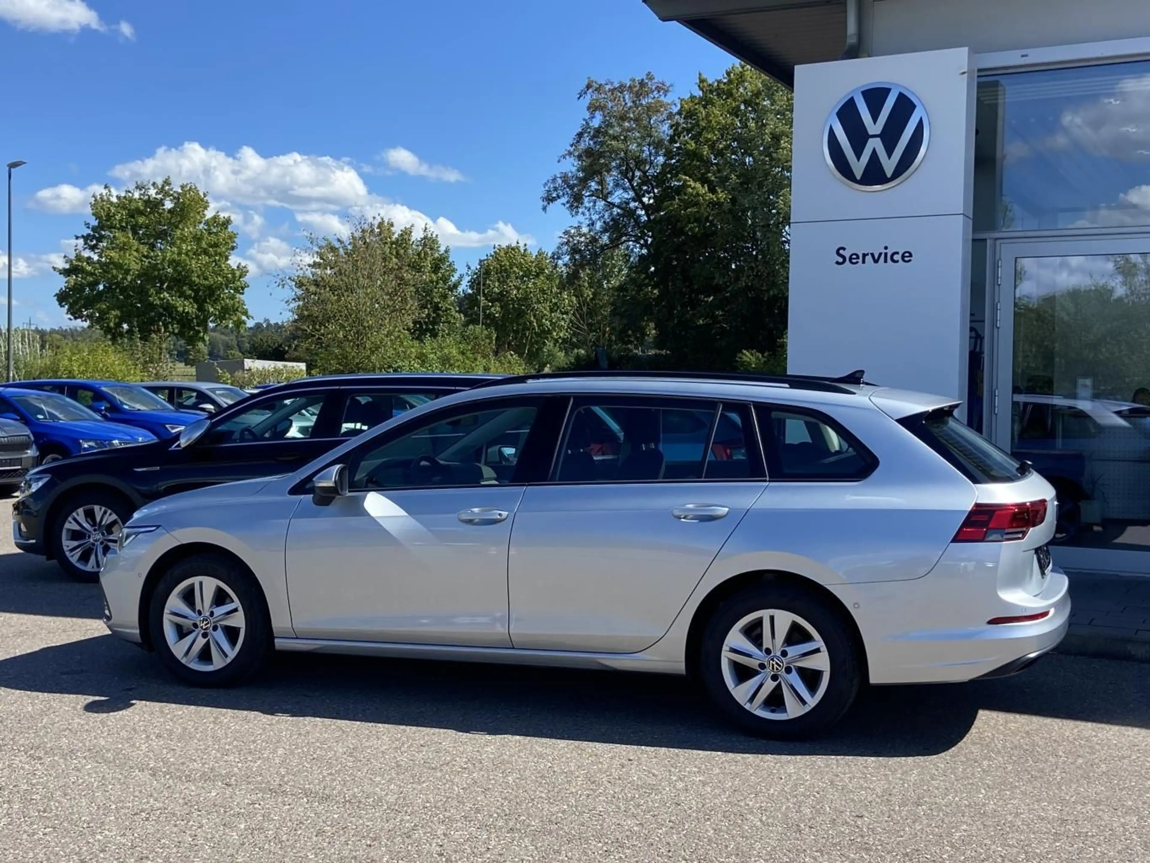 Volkswagen Golf Variant 1.5 TSI Life ACC+APP-CONNECT+ACTIVE — photo 3