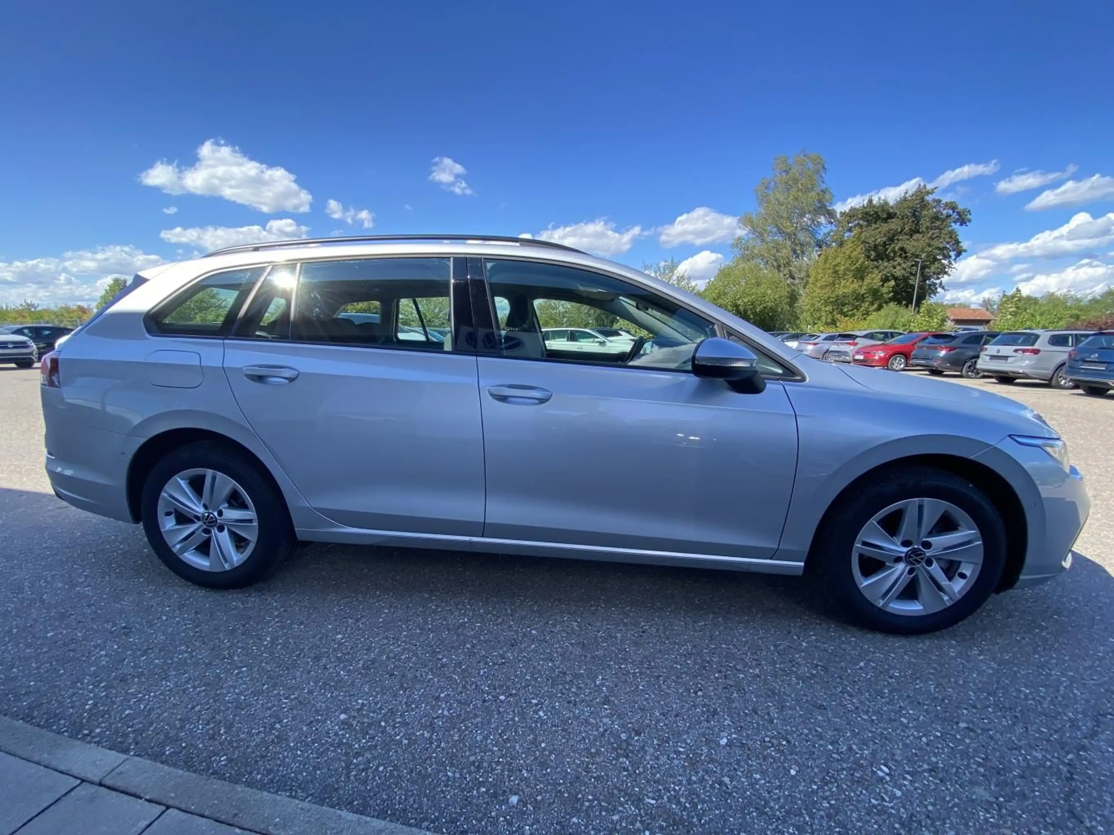 Volkswagen Golf Variant 1.5 TSI Life ACC+APP-CONNECT+ACTIVE — photo 6