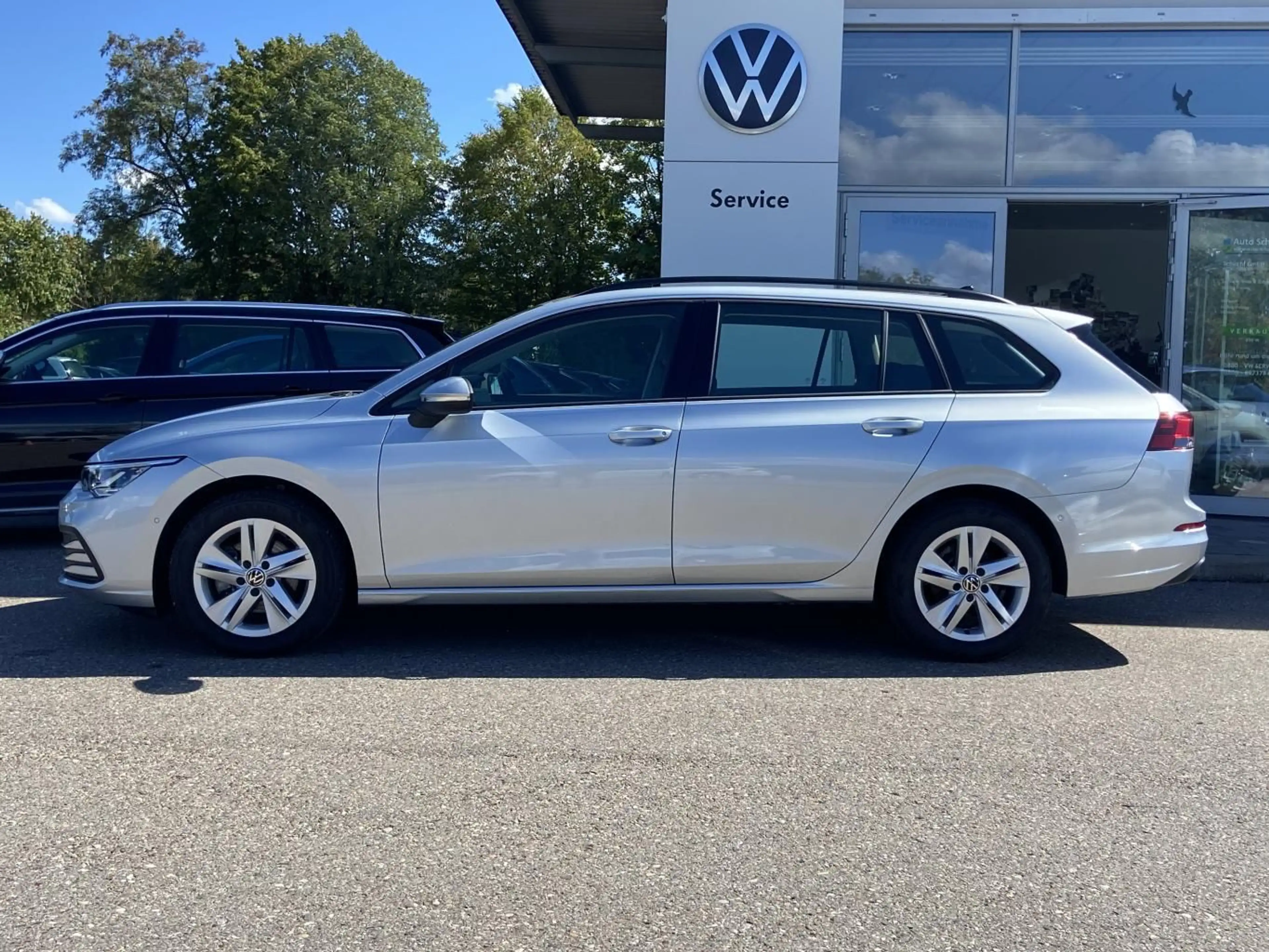 Volkswagen Golf Variant 1.5 TSI Life ACC+APP-CONNECT+ACTIVE — photo 2