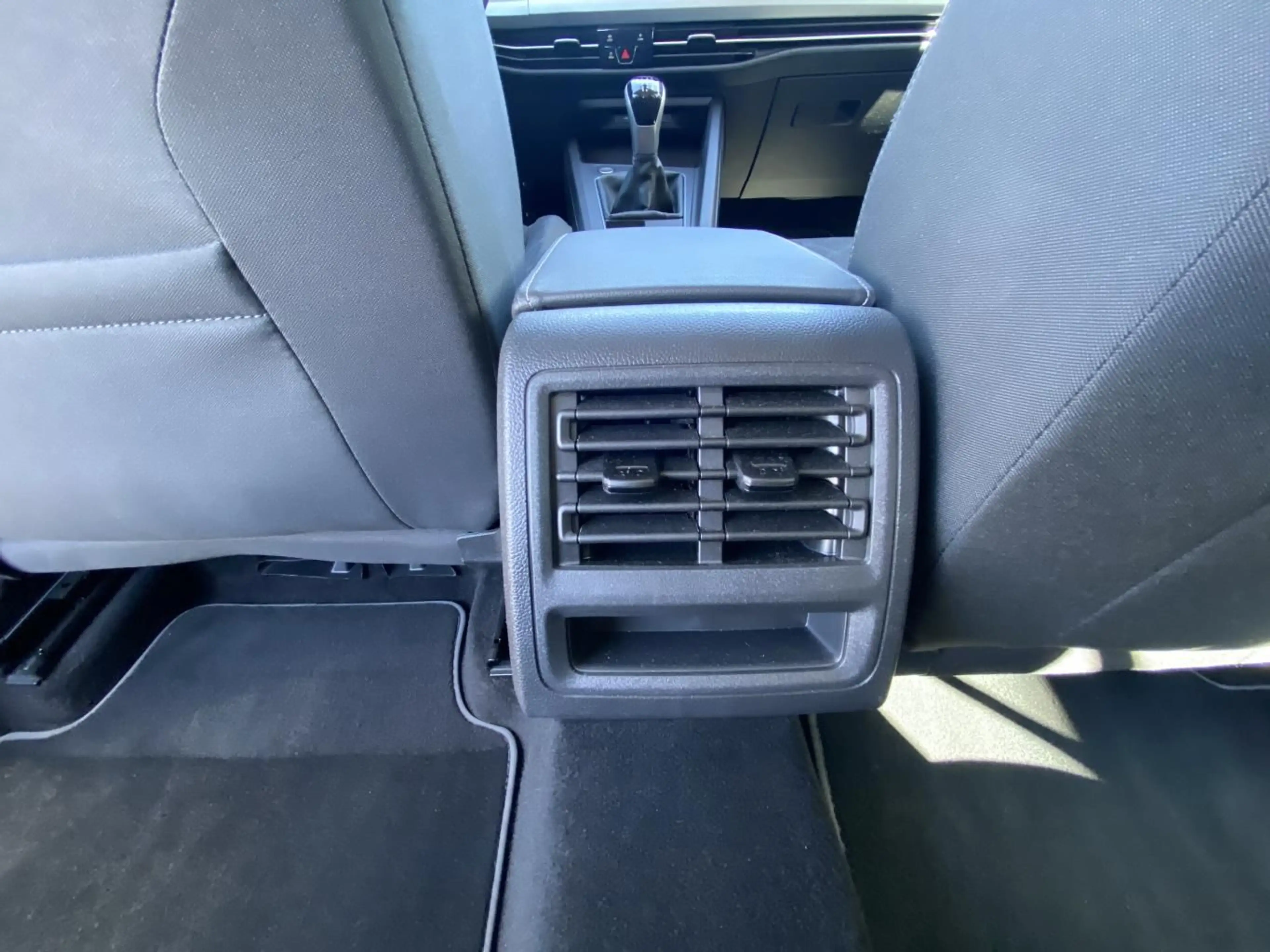 Volkswagen Golf Variant 1.5 TSI Life ACC+APP-CONNECT+ACTIVE — photo 11