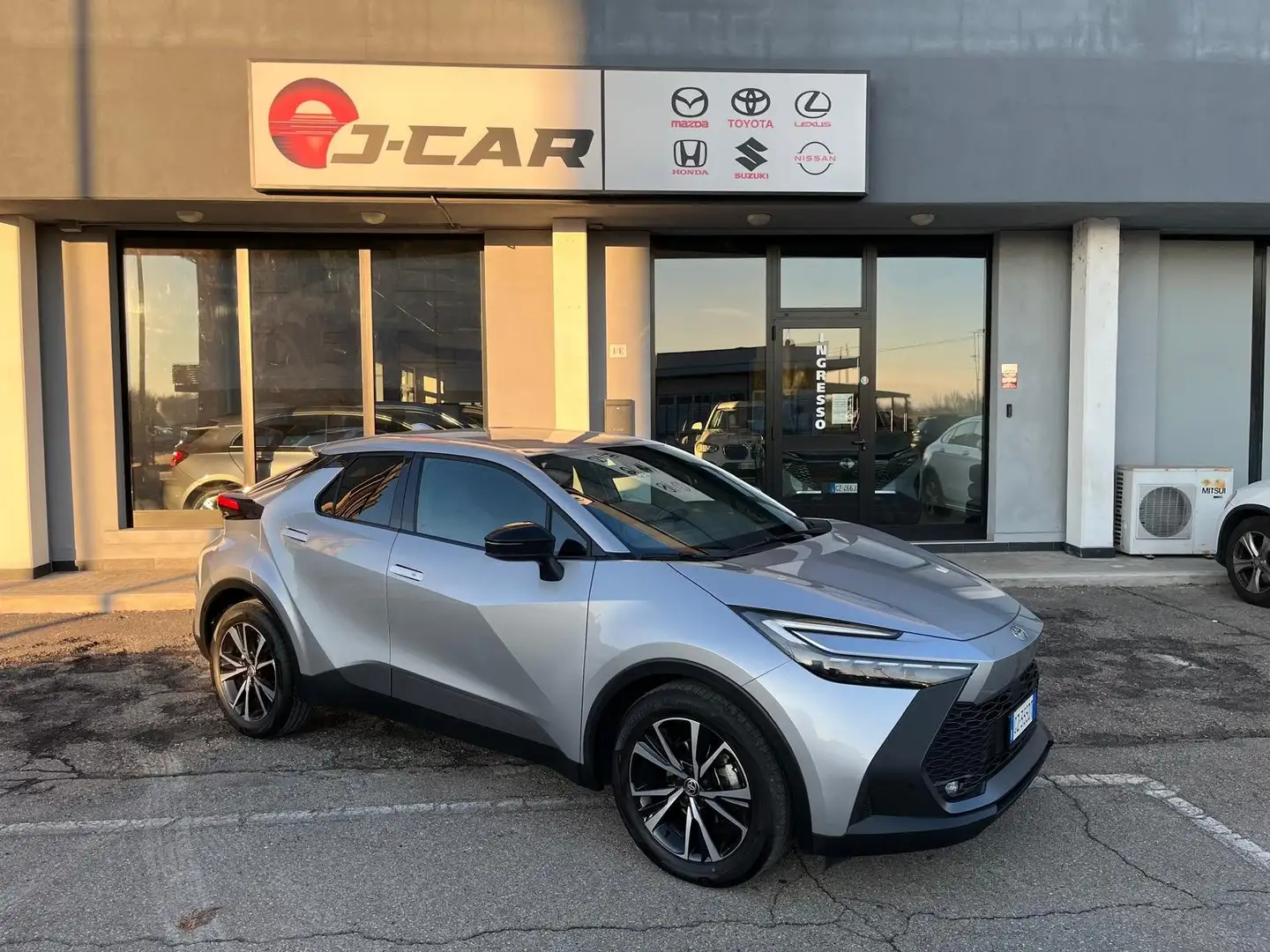 Toyota C-HR C-HR II 2023 1.8 hev Trend fwd e-cvt Silber - 1