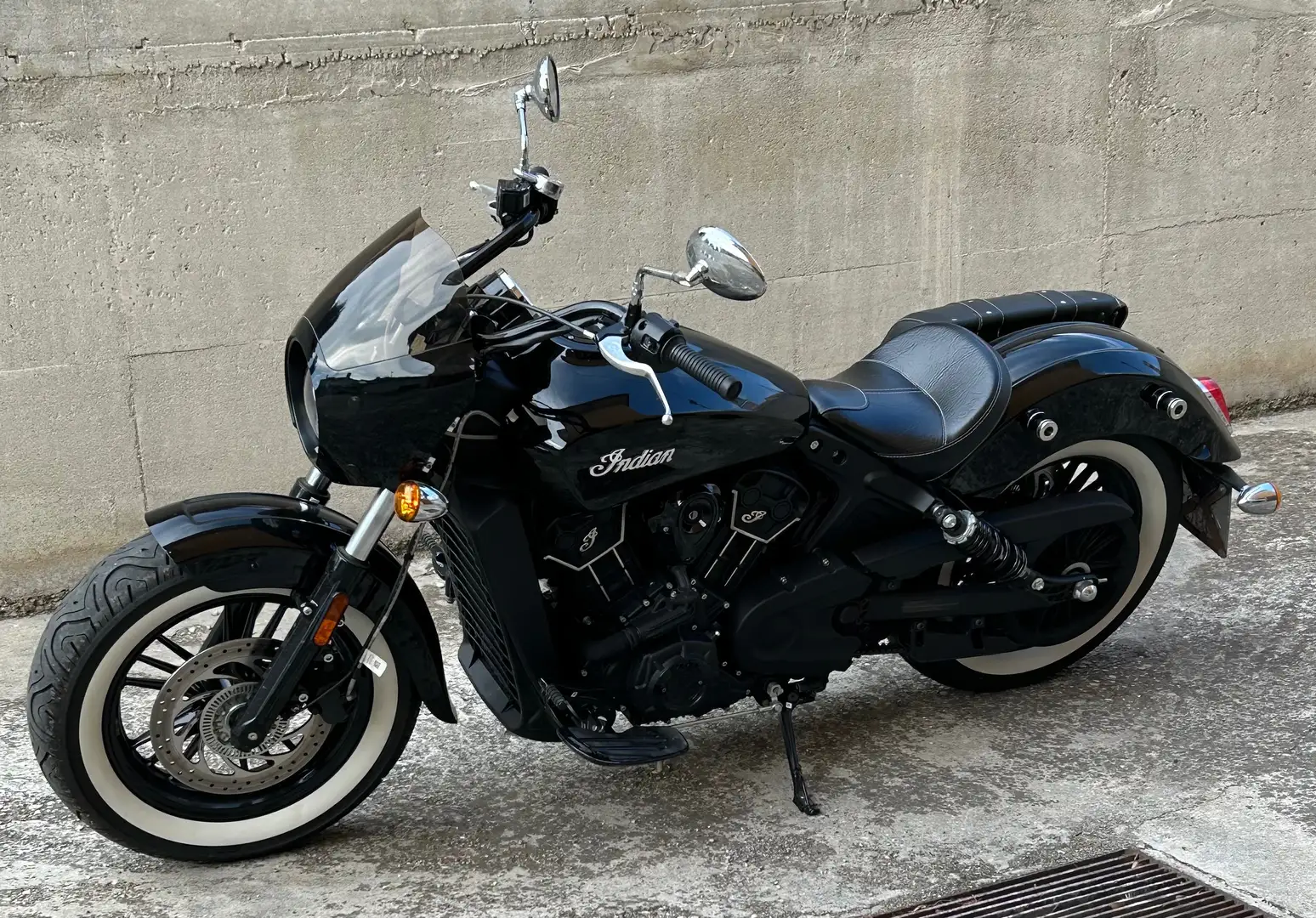 Indian Scout Sixty Nero - 1