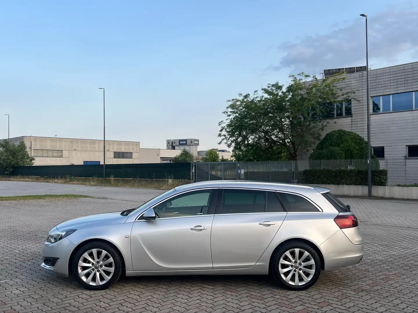 Opel Insignia Sports Tourer 1.6 cdti Cosmo Business 136cv - 2