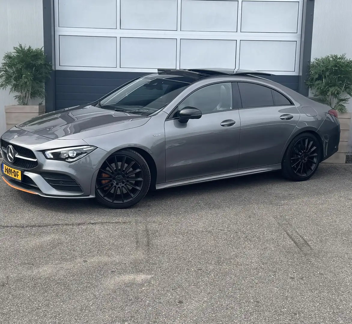 Mercedes-Benz CLA 220 Premium Plus / NAVI / PANO /GARANTIE / Grijs - 2