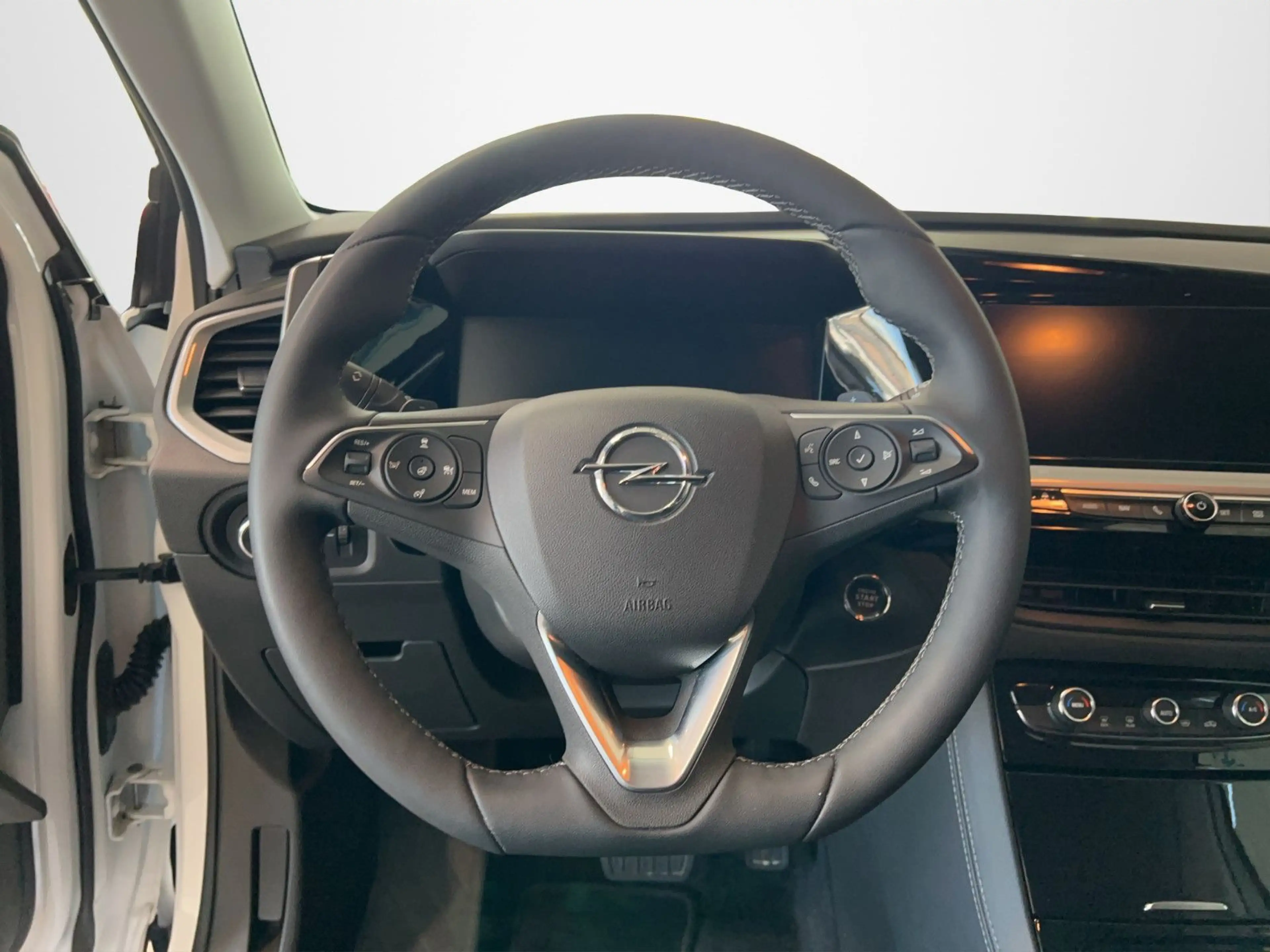 Opel Grandland X GSSHZ+LED-Pixel-Matrix+360°+App — photo 10