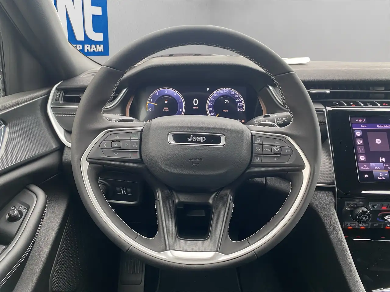 Jeep Grand Cherokee снимка Jeep Grand Cherokee