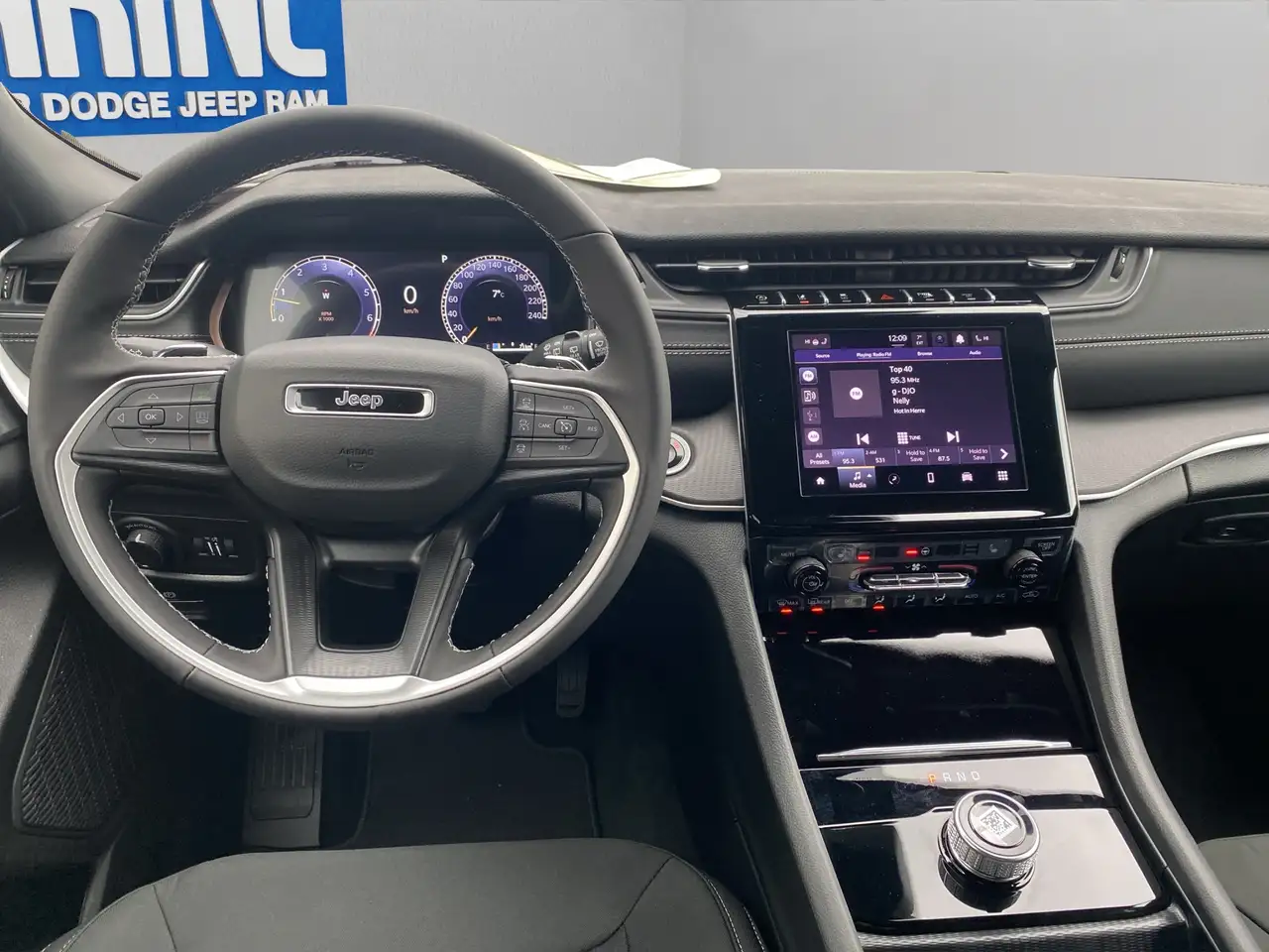 Jeep Grand Cherokee снимка Jeep Grand Cherokee