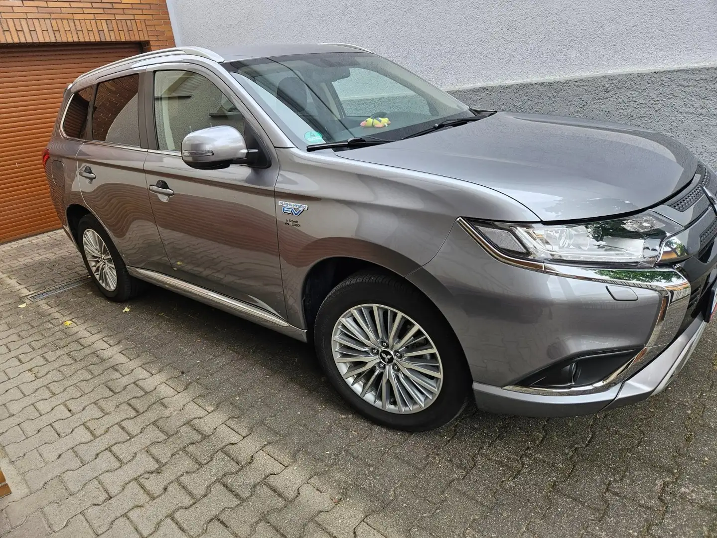 Mitsubishi Outlander 2.4 4WD Plug-In Hybrid Grau - 1