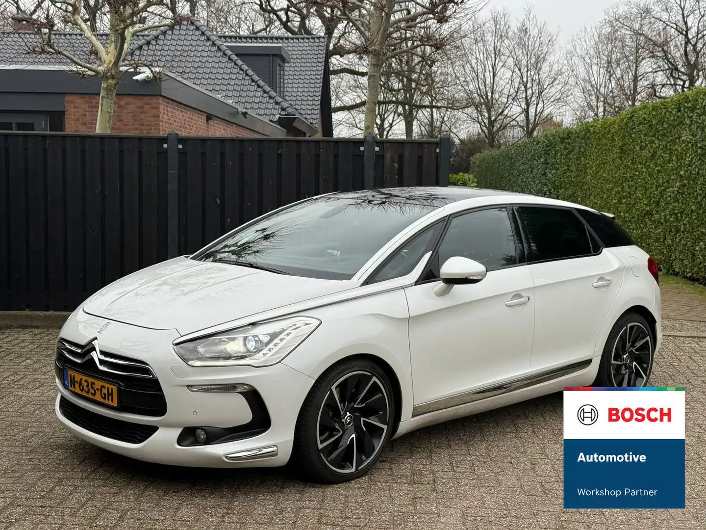 Citroen DS5 1.6 THP Sport Chic Blanc - 1