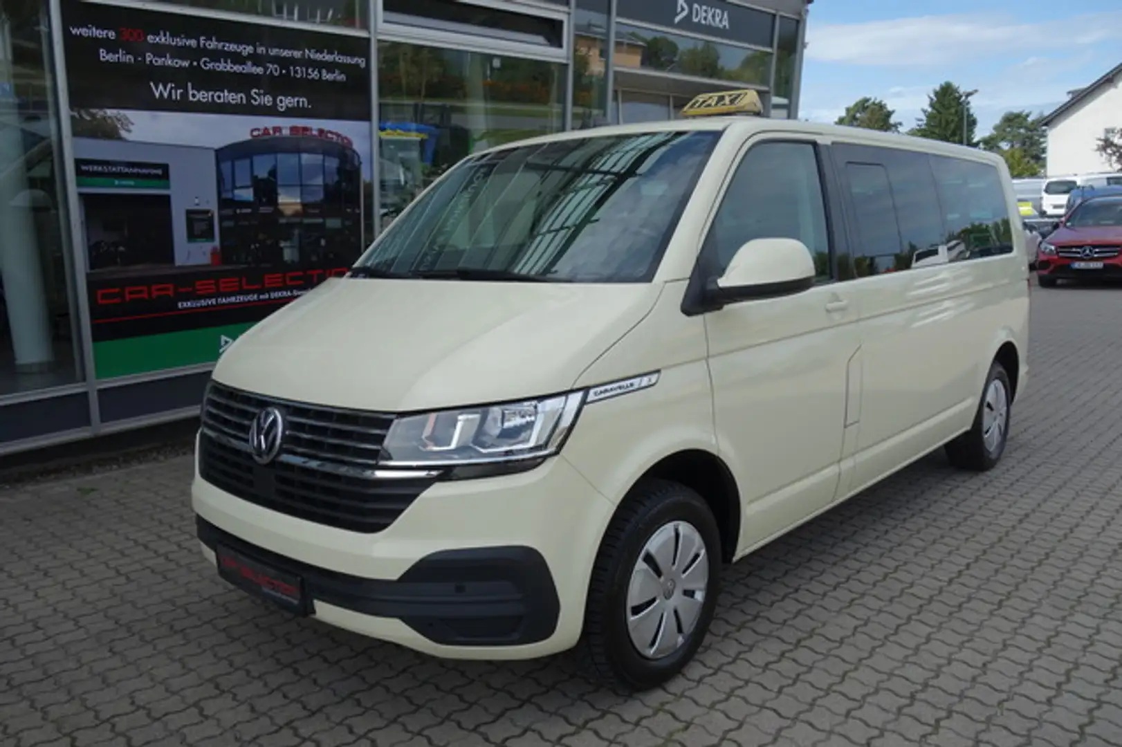 Volkswagen T6.1 Caravelle Lang TAXI PAKET 8-SITZER/ACC/AHK Beige - 1