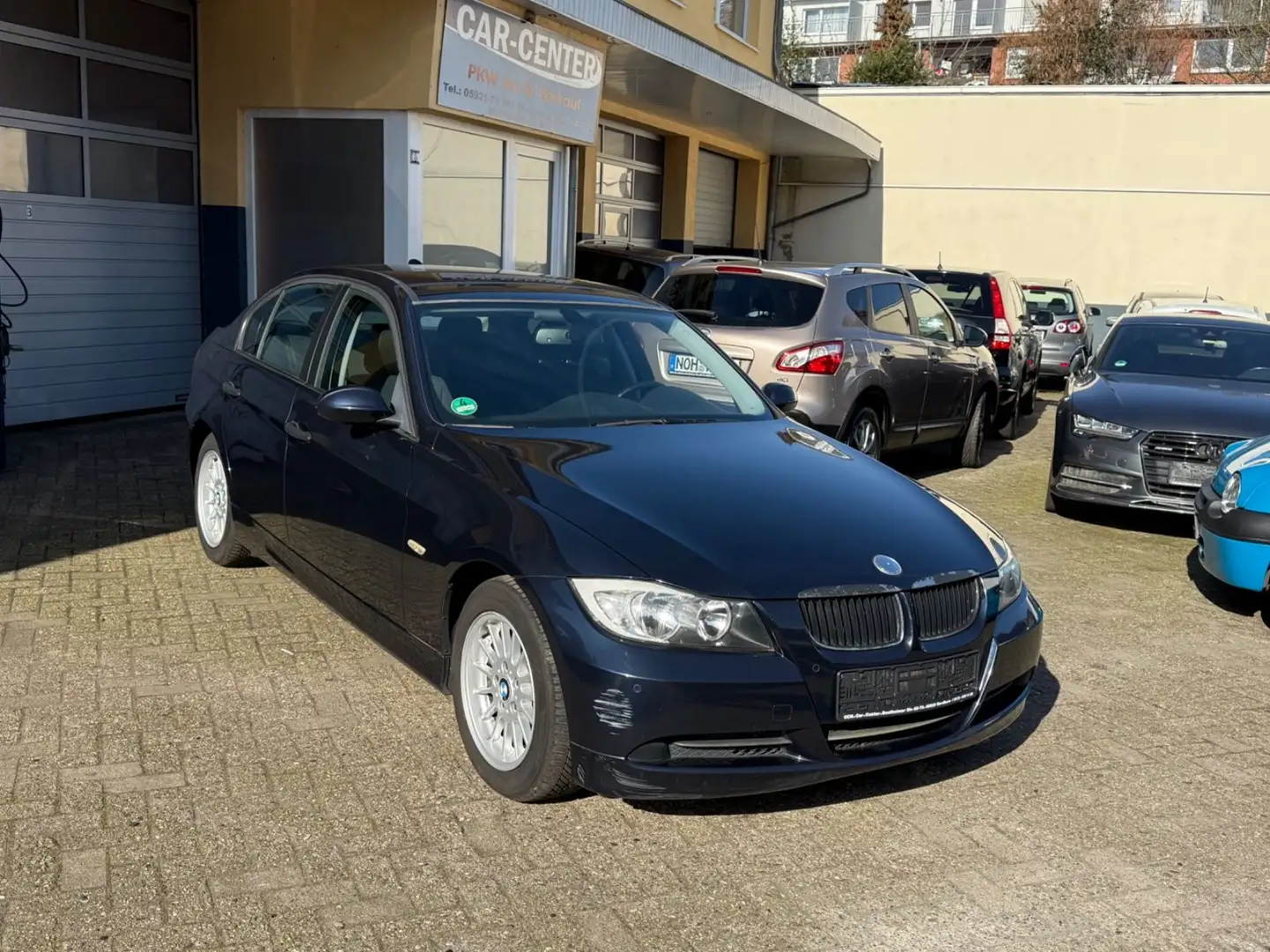 BMW 320 i*AUTOMATIK*NAVI*KLIMAAUTOMATIK*** Blau - 1