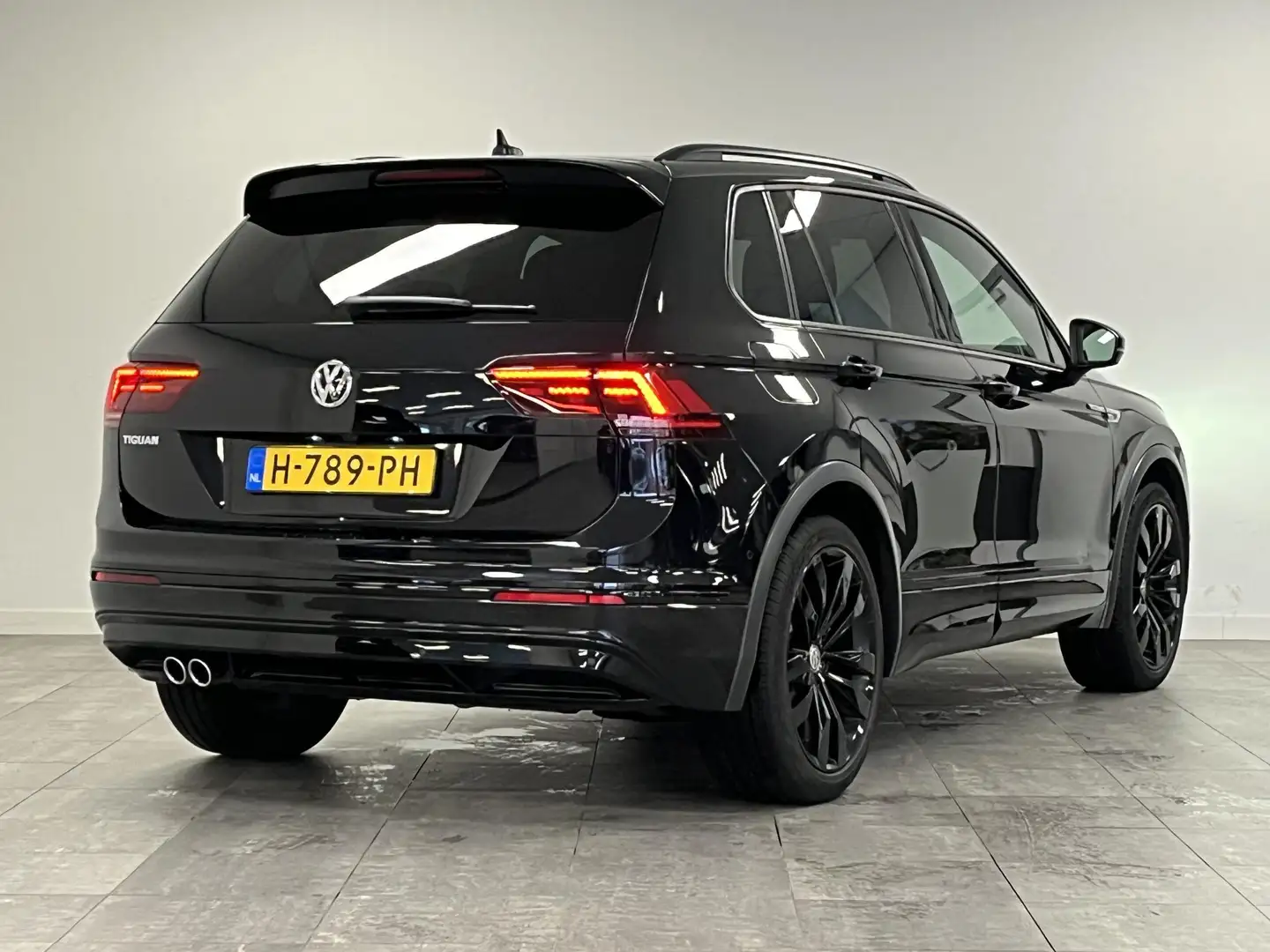 Volkswagen Tiguan 1.5 TSI ACT R-Line Black Style | PANO | 20" SUZUKA Schwarz - 2