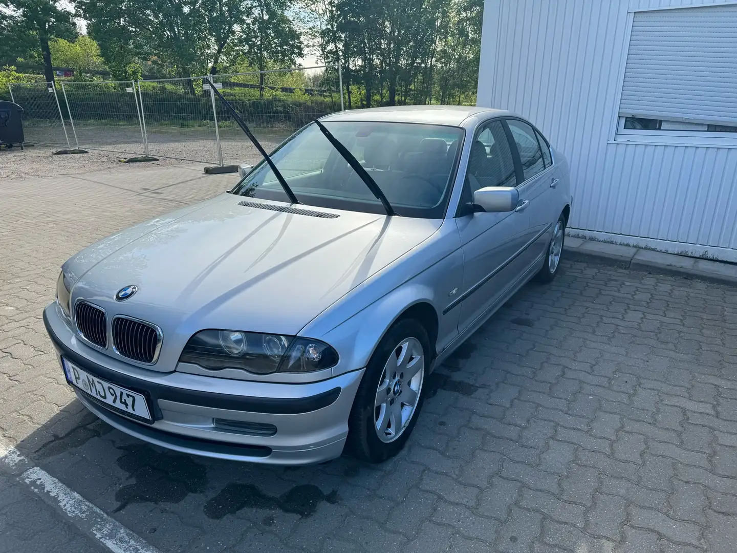 BMW 323 323i Silber - 1