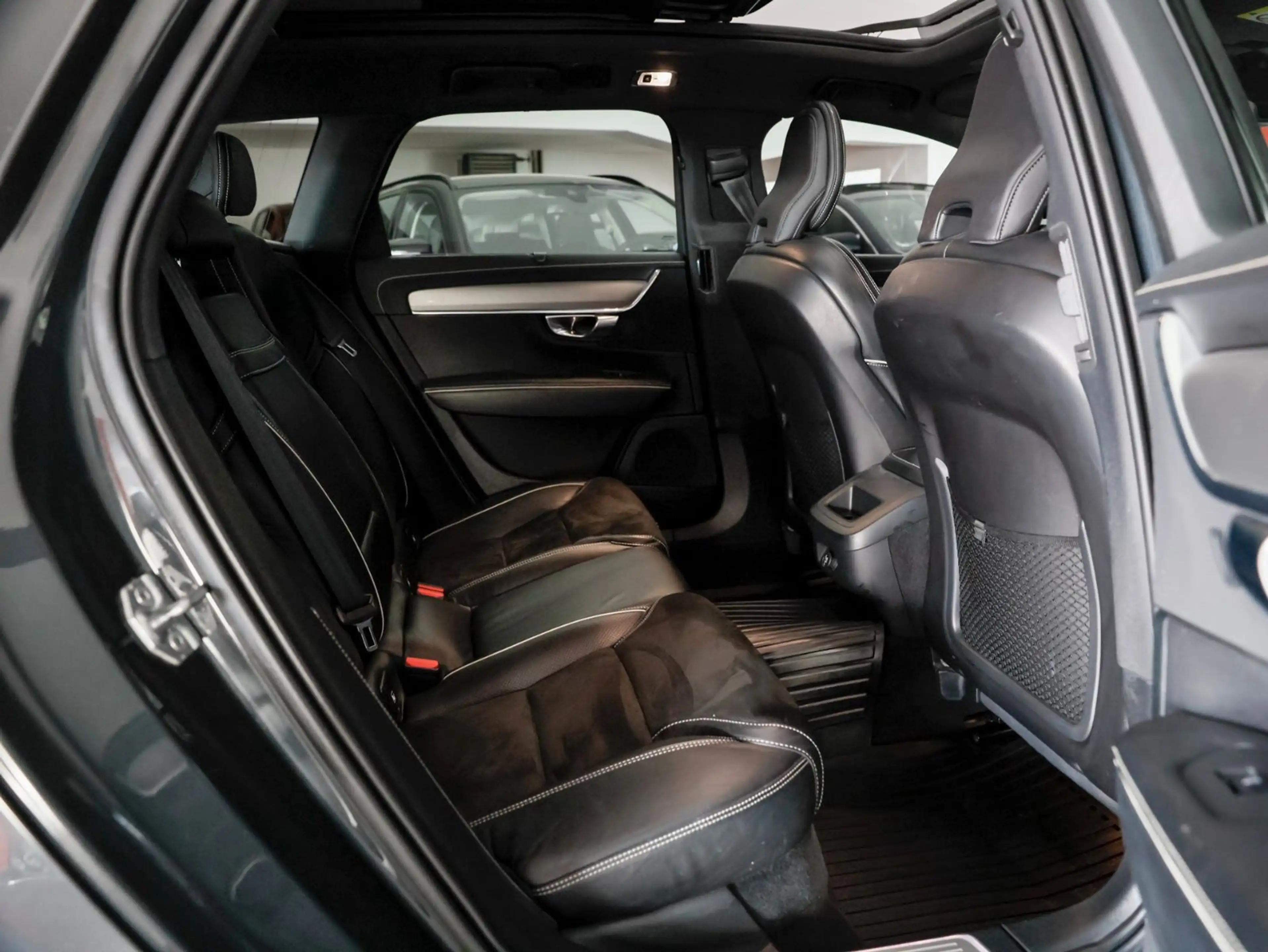 Volvo V90 R Design **VOLLAUSSTATTUNG** — photo 7