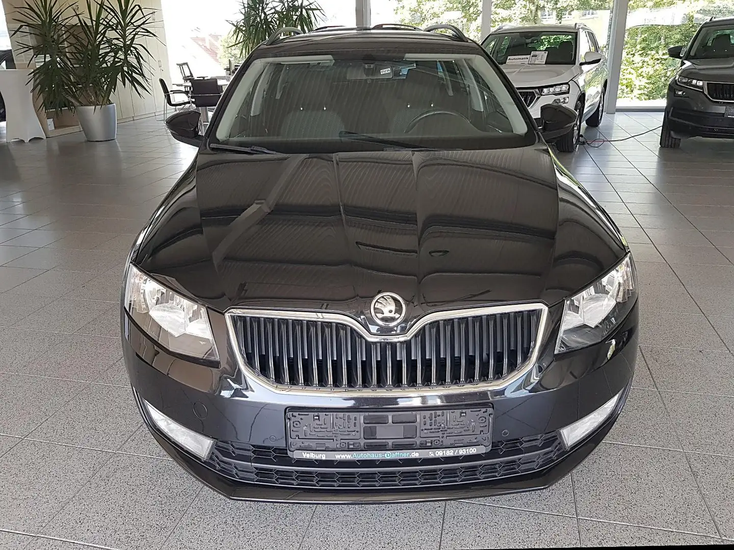 Skoda Octavia Com3TSI Navi Clitro Sitzhzg PDC vo+hi 8-fach-berei Schwarz - 2