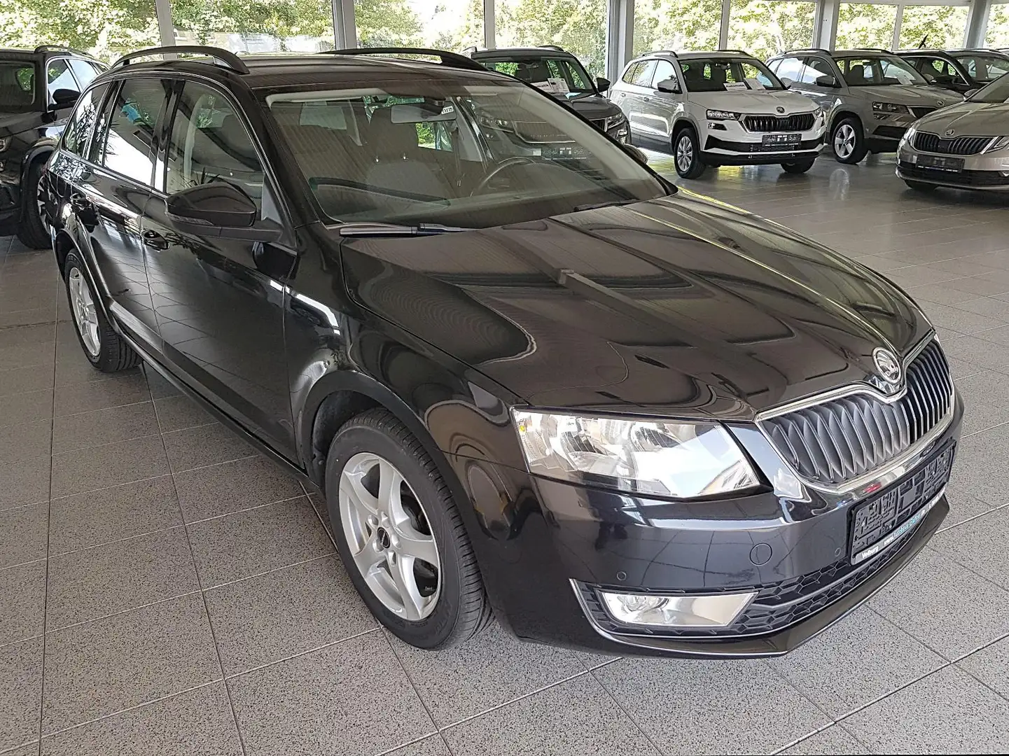 Skoda Octavia Com3TSI Navi Clitro Sitzhzg PDC vo+hi 8-fach-berei Schwarz - 1