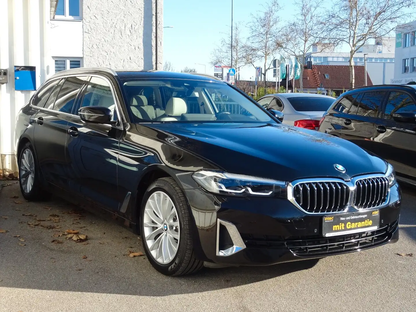 BMW 520 d Touring Aut Luxury Line LCI Navi Leder LED Schwarz - 1