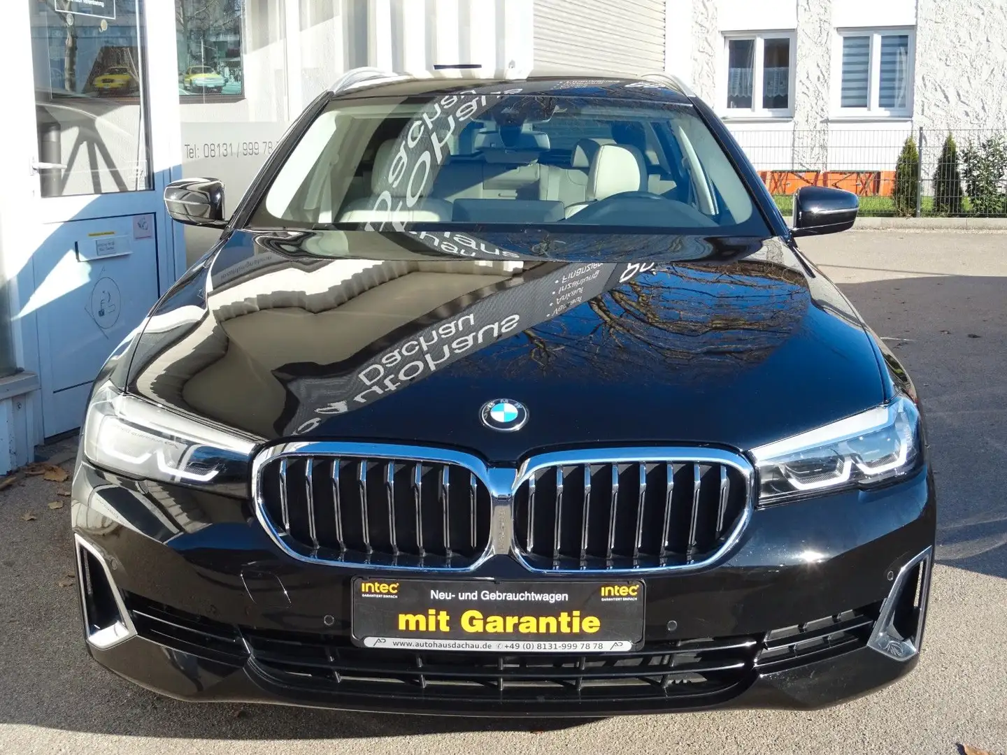 BMW 520 d Touring Aut Luxury Line LCI Navi Leder LED Schwarz - 2